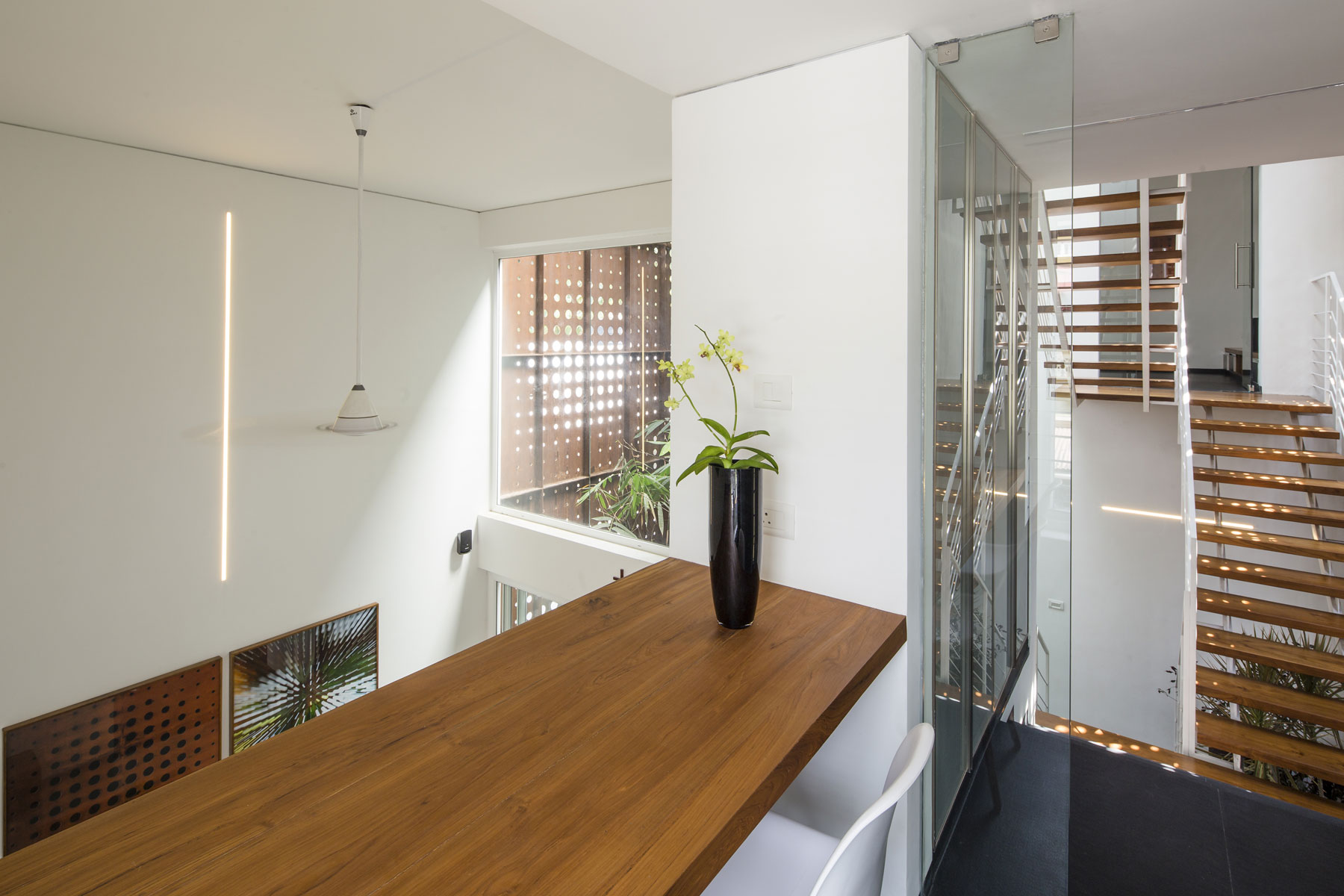the-breathing-wall-residence-30