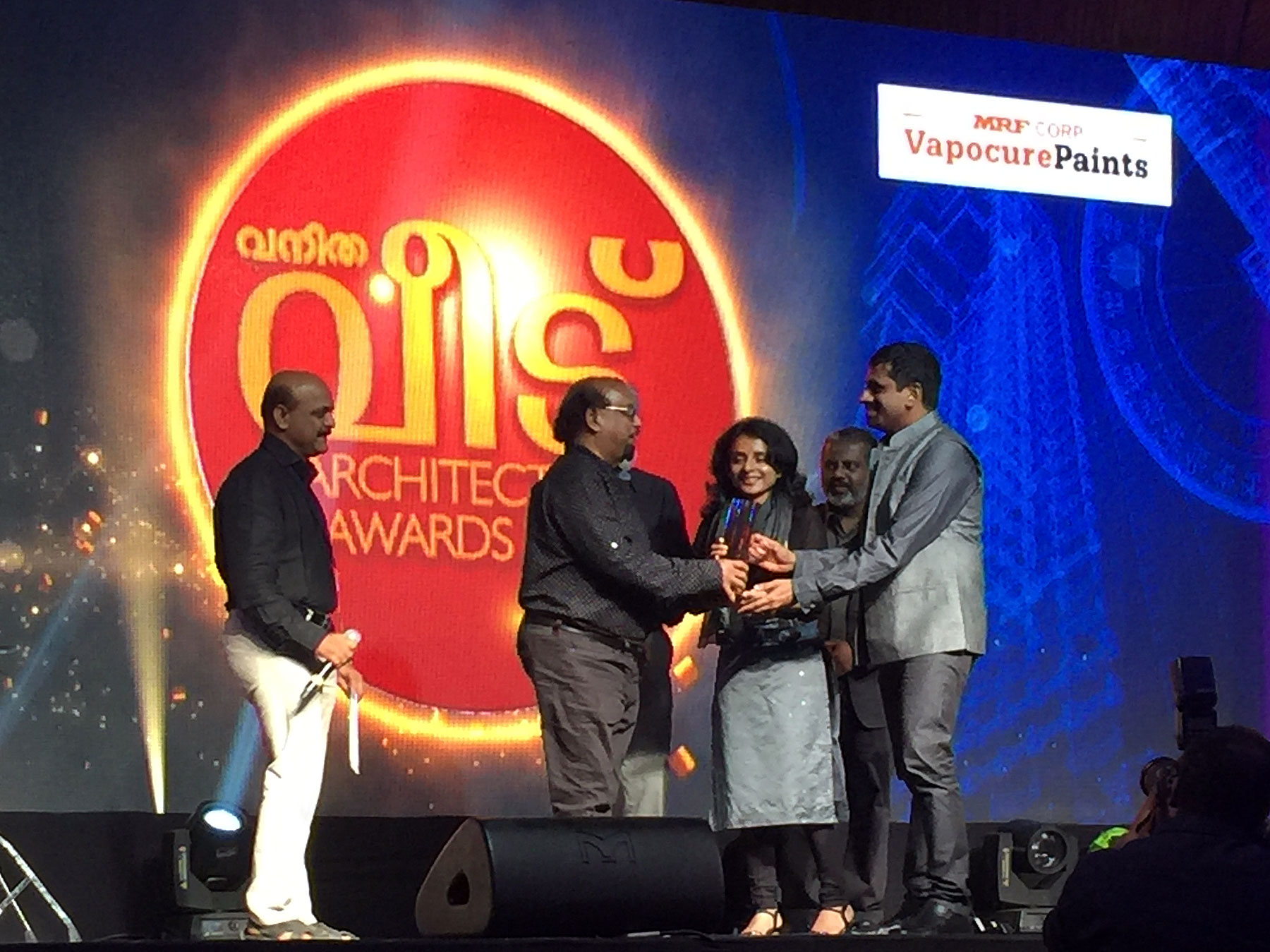 lijo-reny-architects-wins-the-best-home-award-and-best-home-commendation-at-the-vanitha-veedu-architecture-awards-2016-4