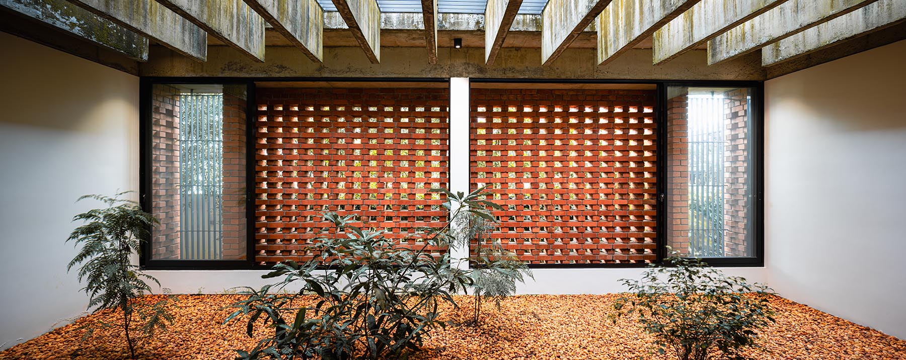 the-house-veiled-in-brick-10