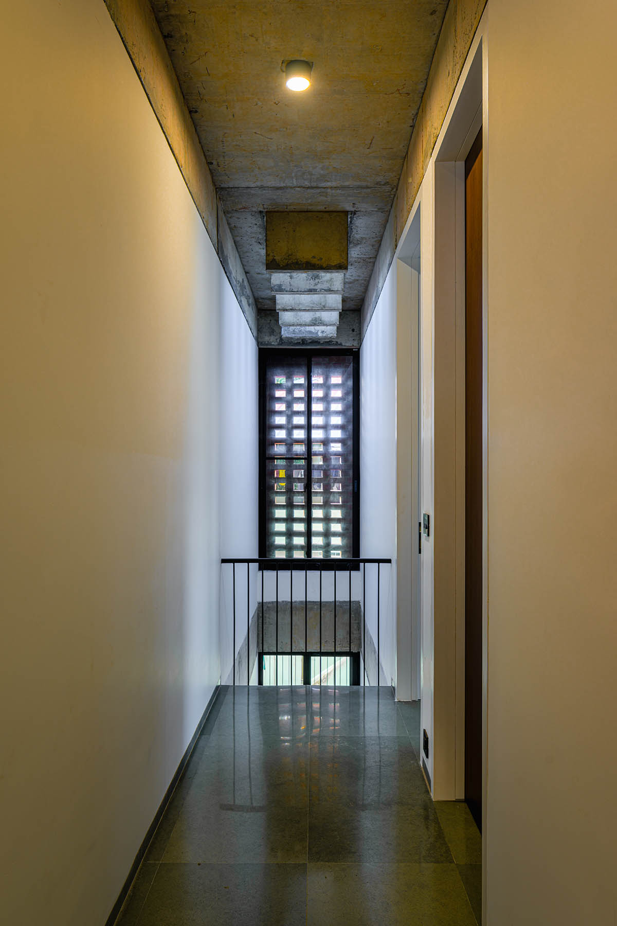 the-house-veiled-in-brick-26