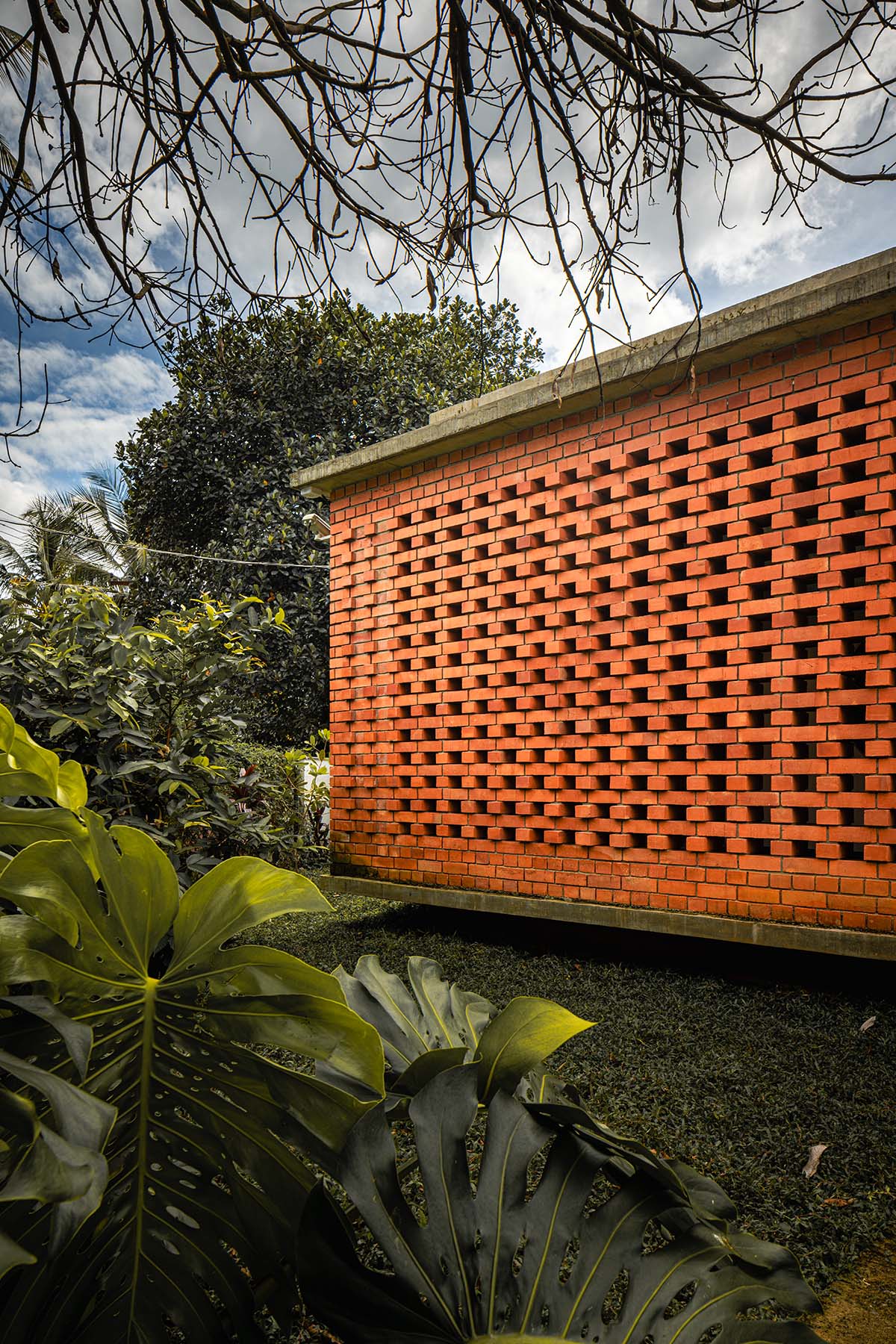 the-house-veiled-in-brick-4