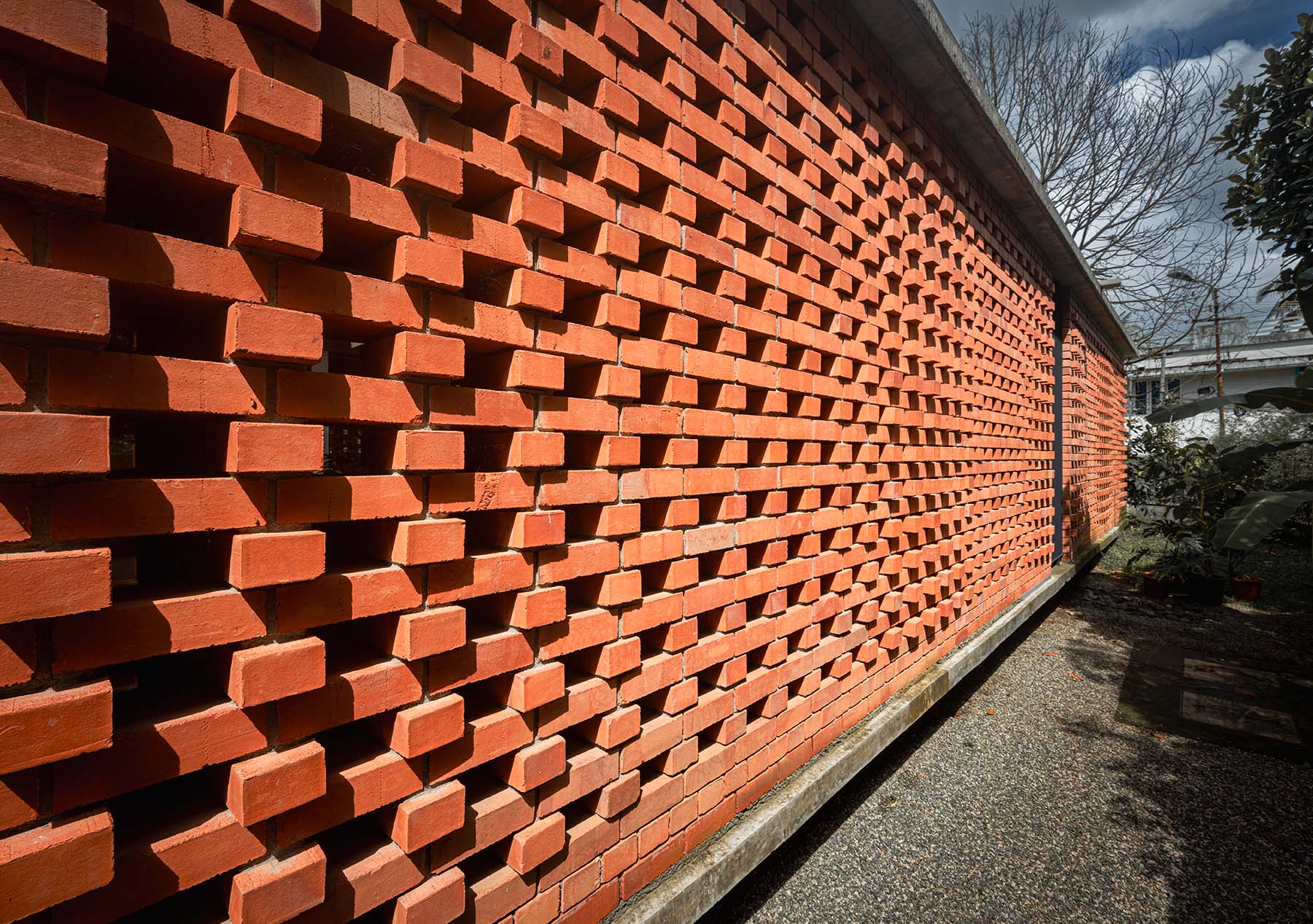 the-house-veiled-in-brick-5