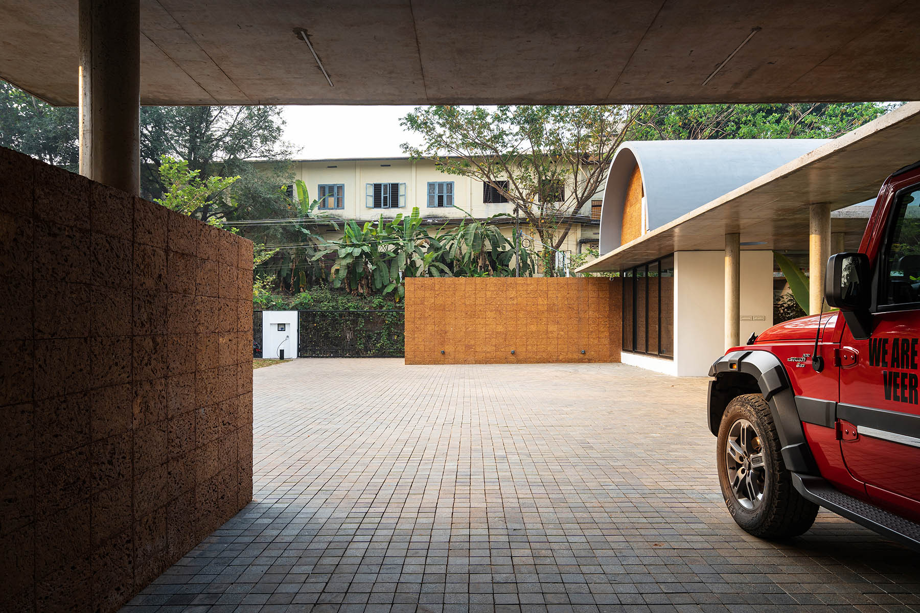 the-stoic-wall-residence-14