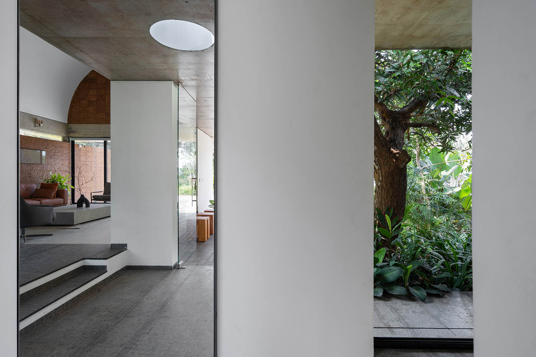 the-stoic-wall-residence-19