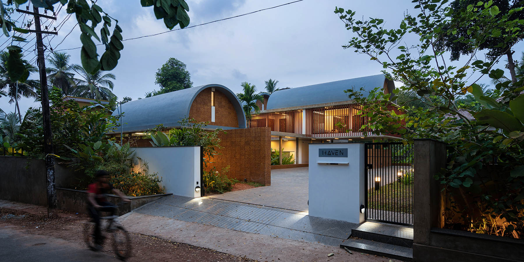 the-stoic-wall-residence-4