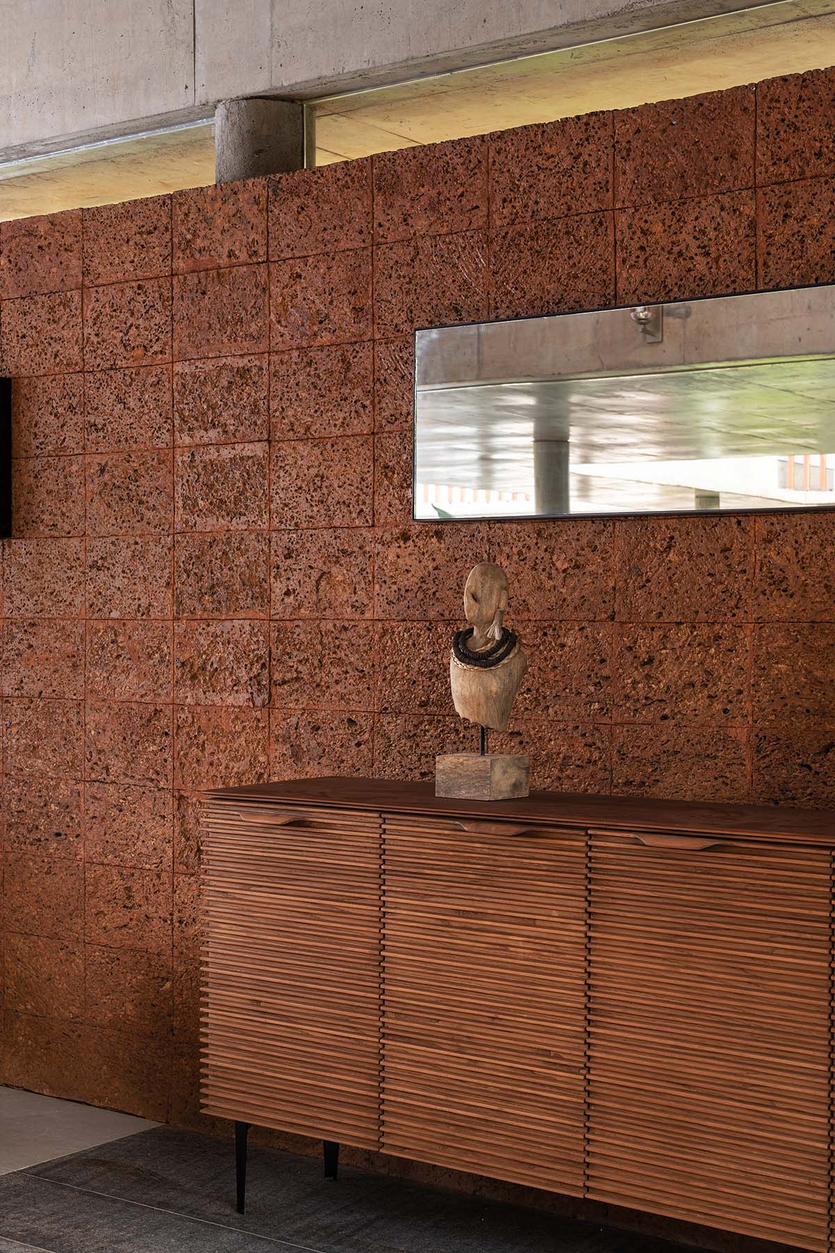 the-stoic-wall-residence-25