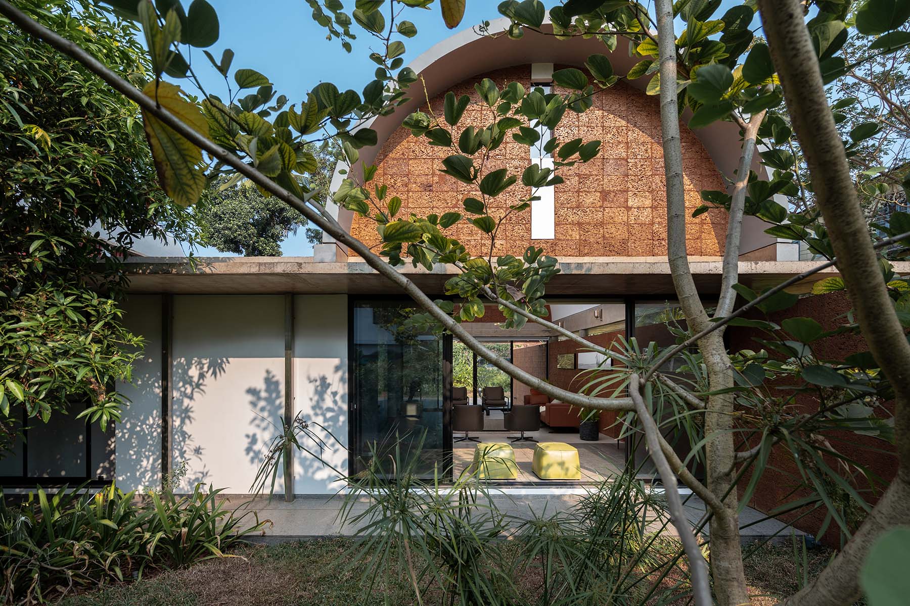 the-stoic-wall-residence-29