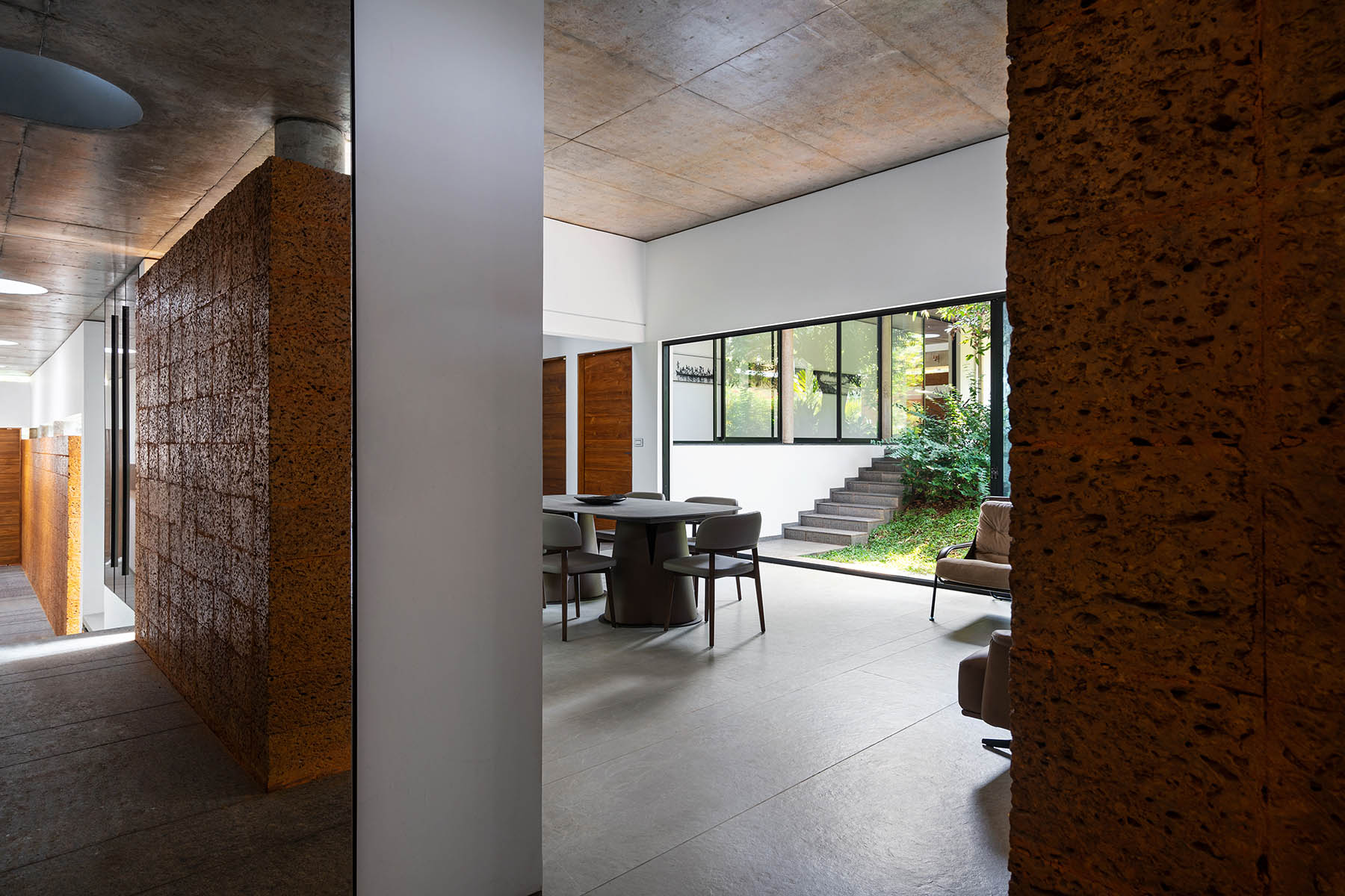 the-stoic-wall-residence-40