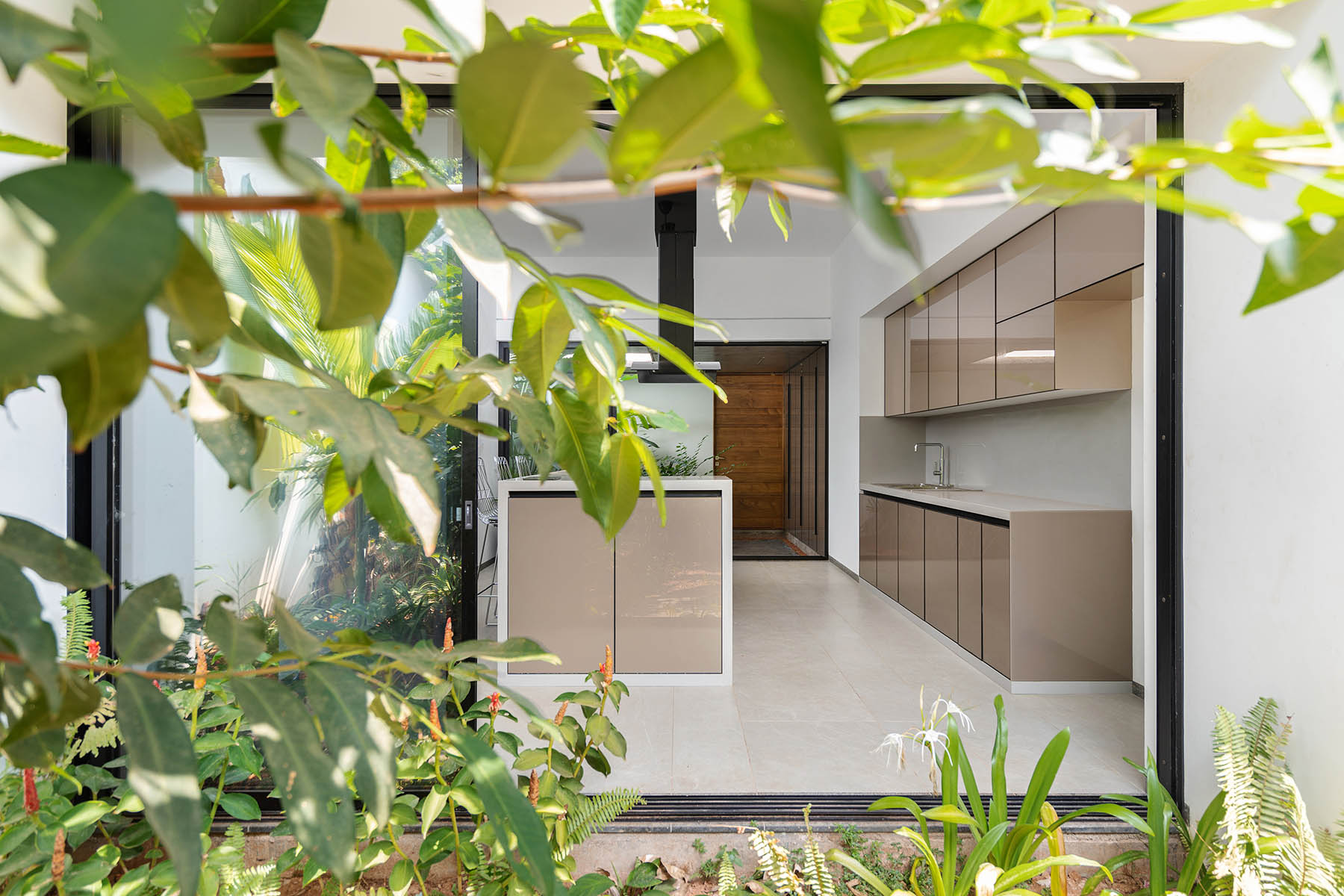 the-stoic-wall-residence-41