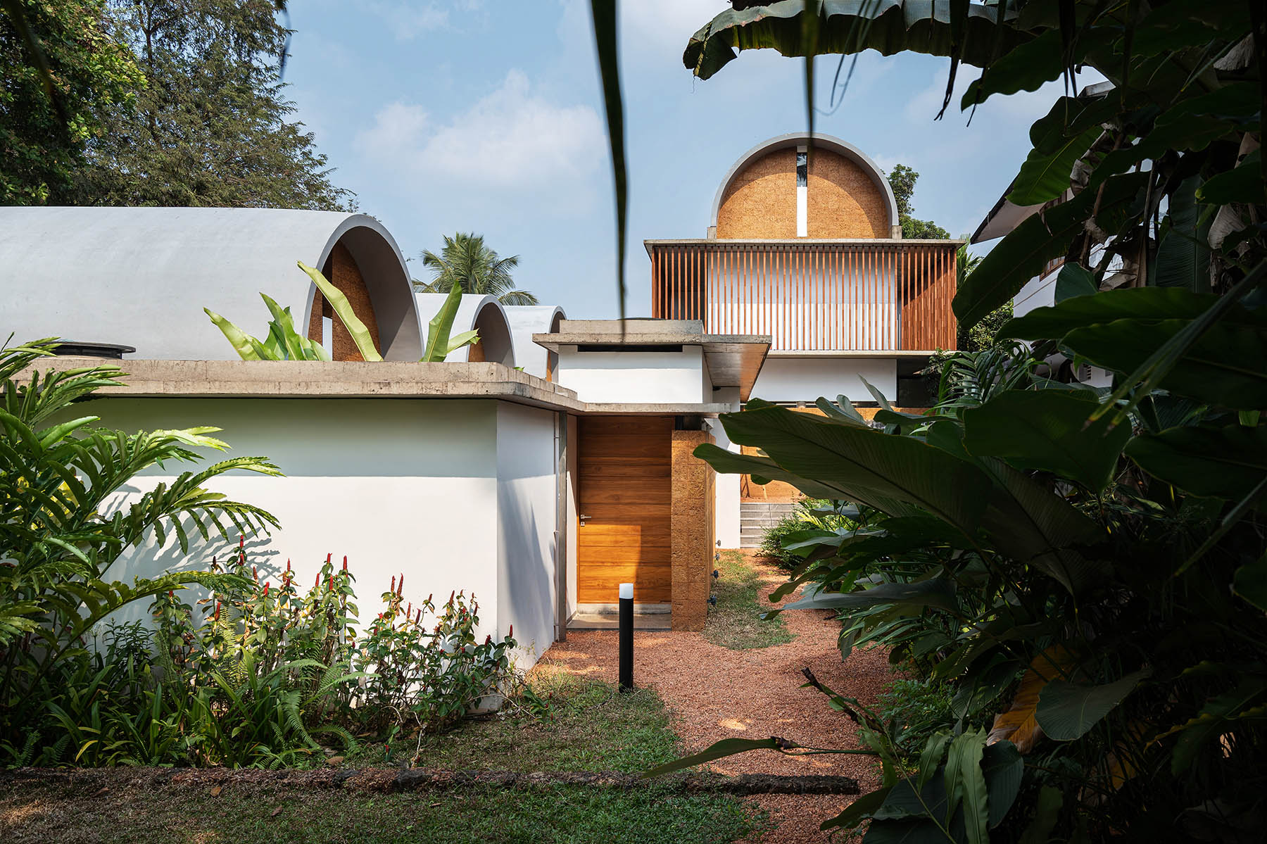 the-stoic-wall-residence-46