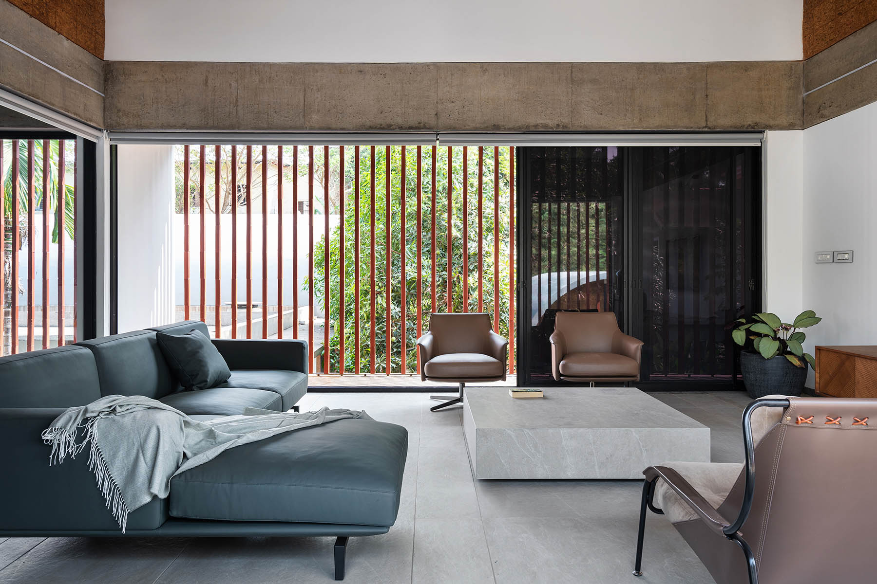 the-stoic-wall-residence-49
