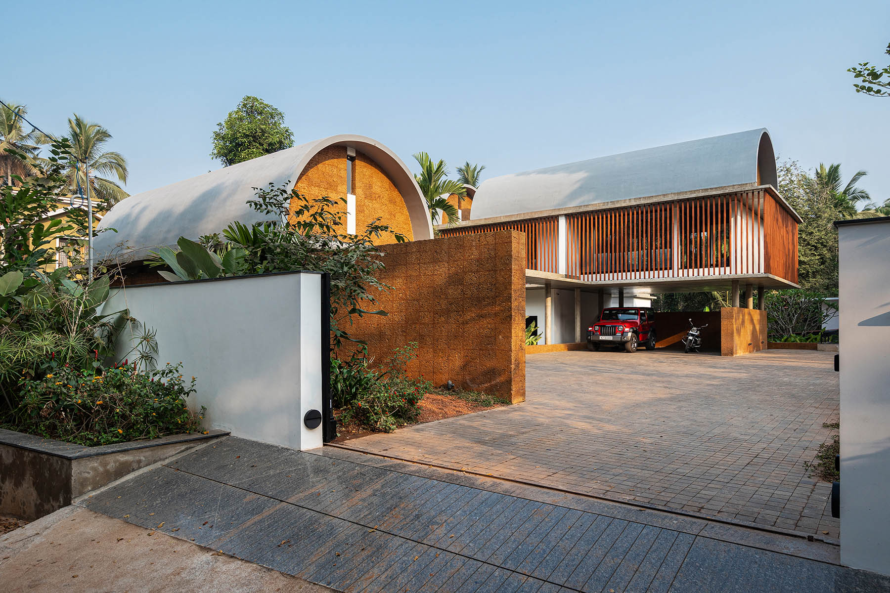 the-stoic-wall-residence-56