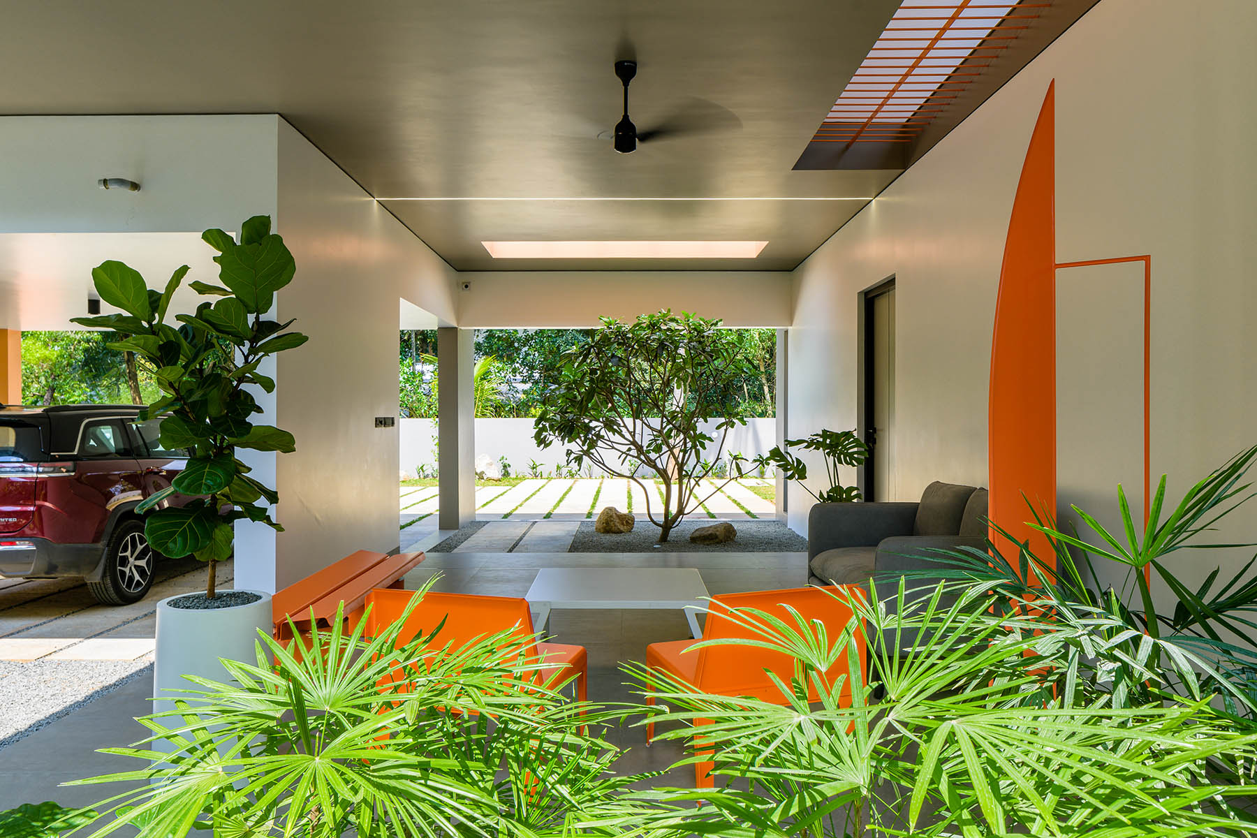 metal-sculpture-for-the-colour-burst-house-3