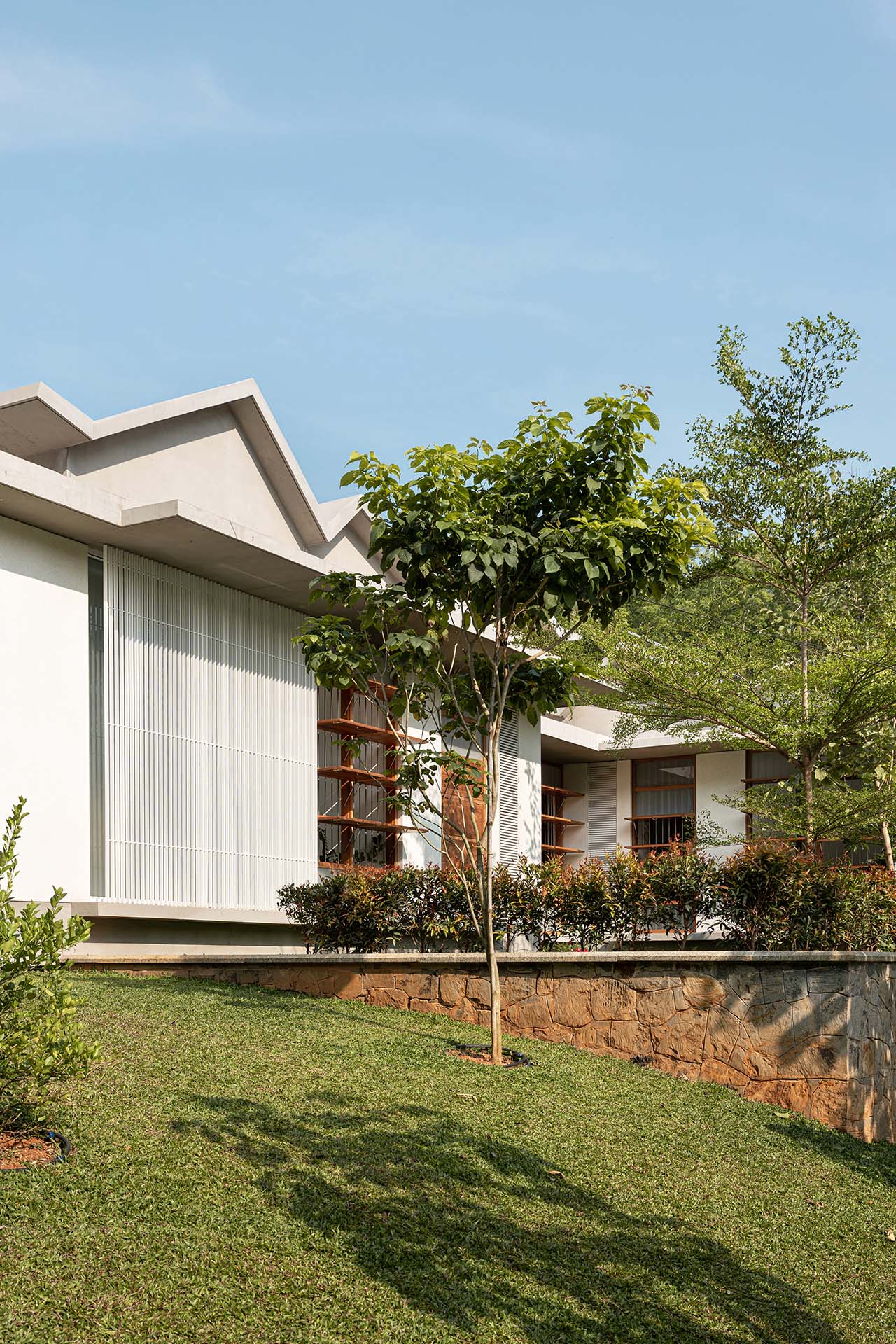 crimped-roof-house-47