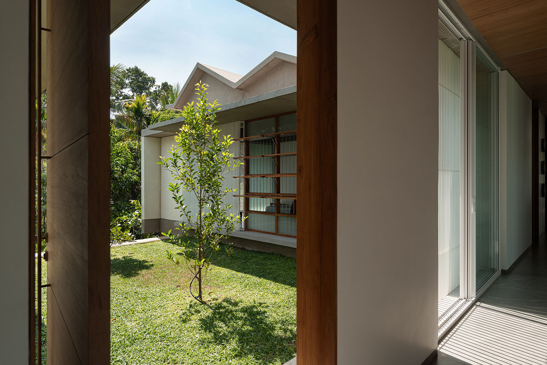 crimped-roof-house-53