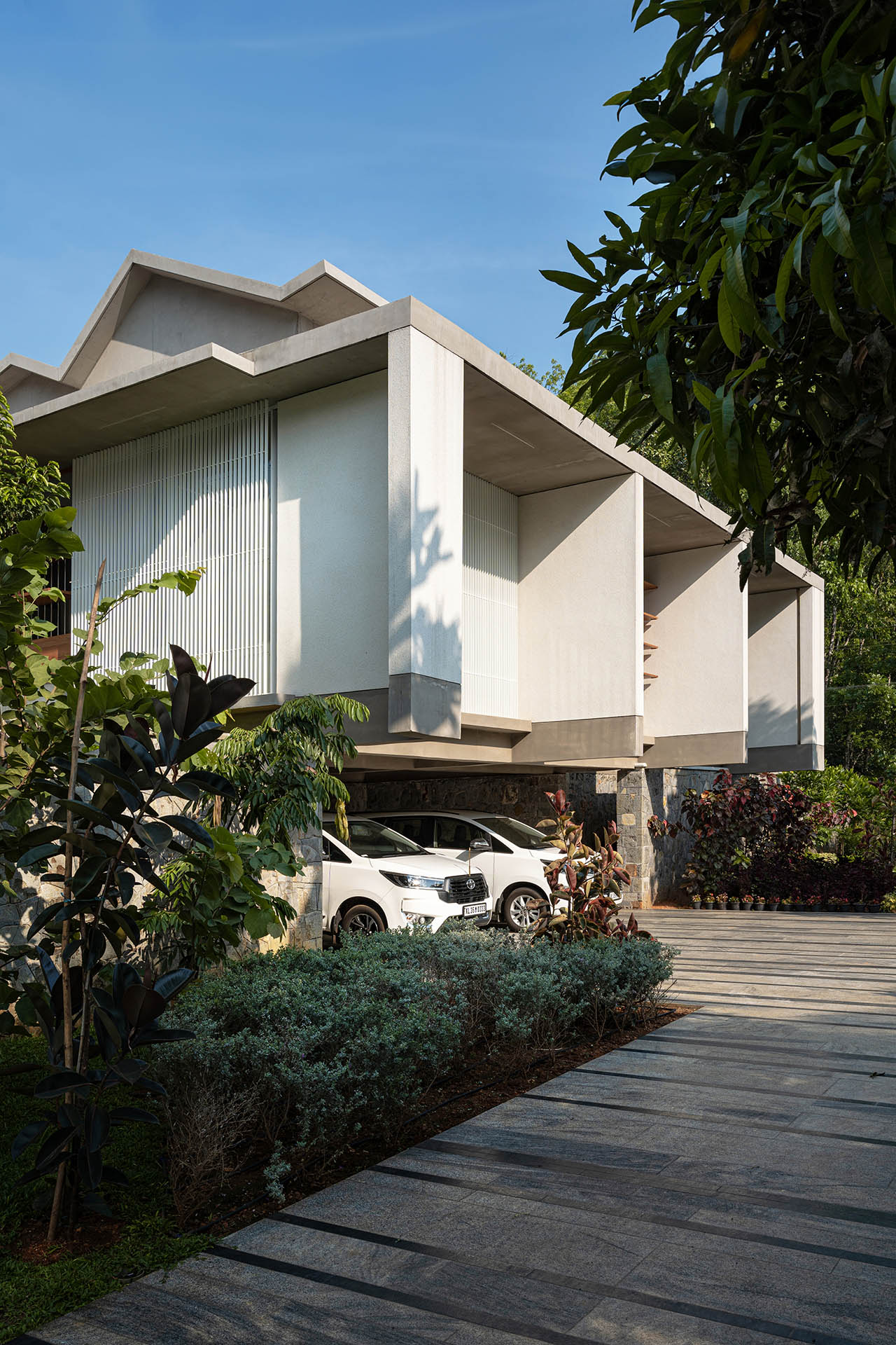 crimped-roof-house-62