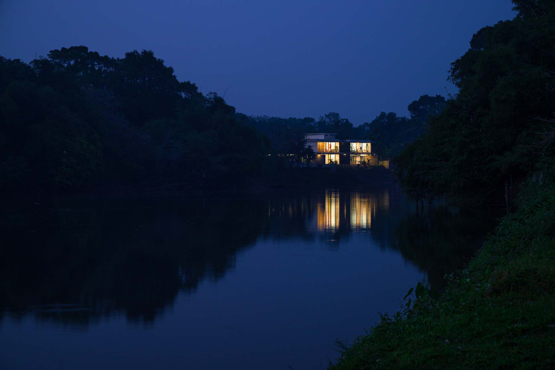 house-that-meets-the-river-99