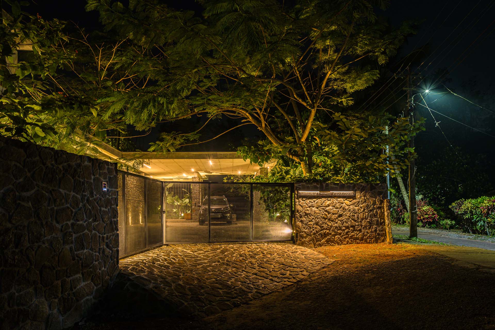 house-that-meets-the-river-103