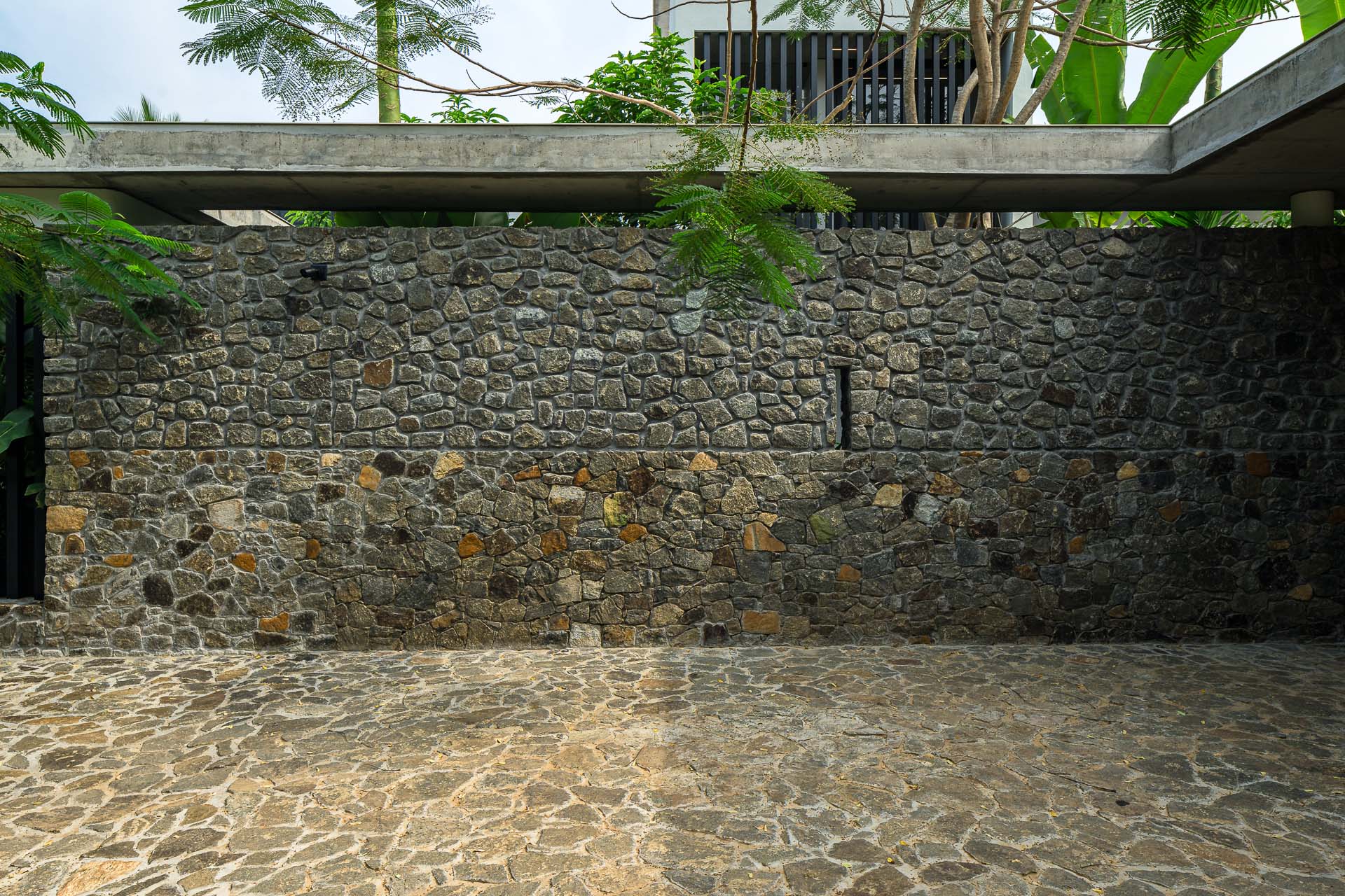 house-that-meets-the-river-14