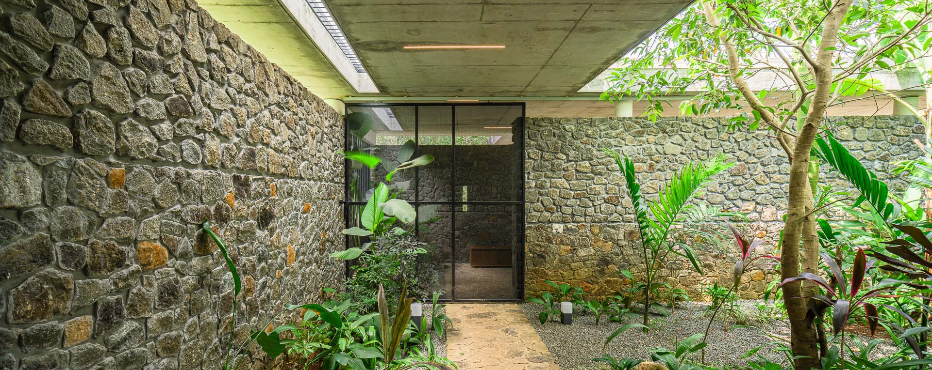 house-that-meets-the-river-18