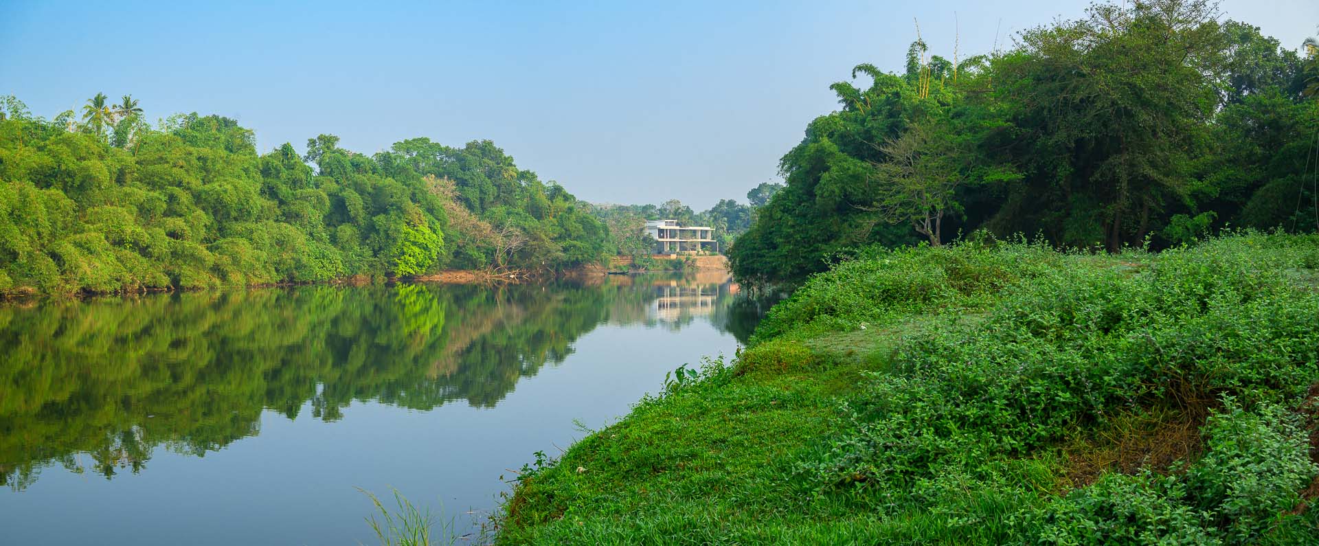 house-that-meets-the-river-4