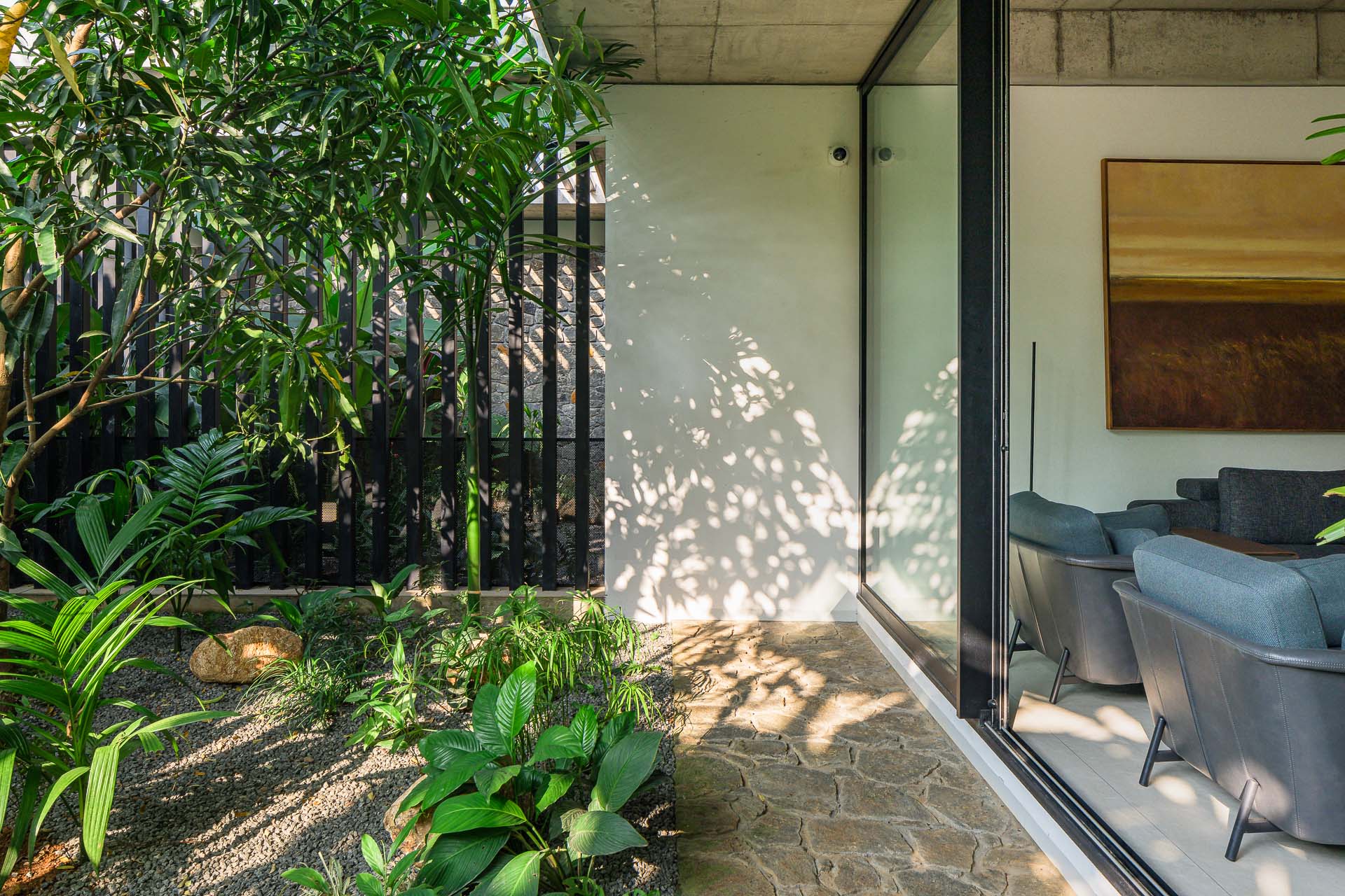 house-that-meets-the-river-29