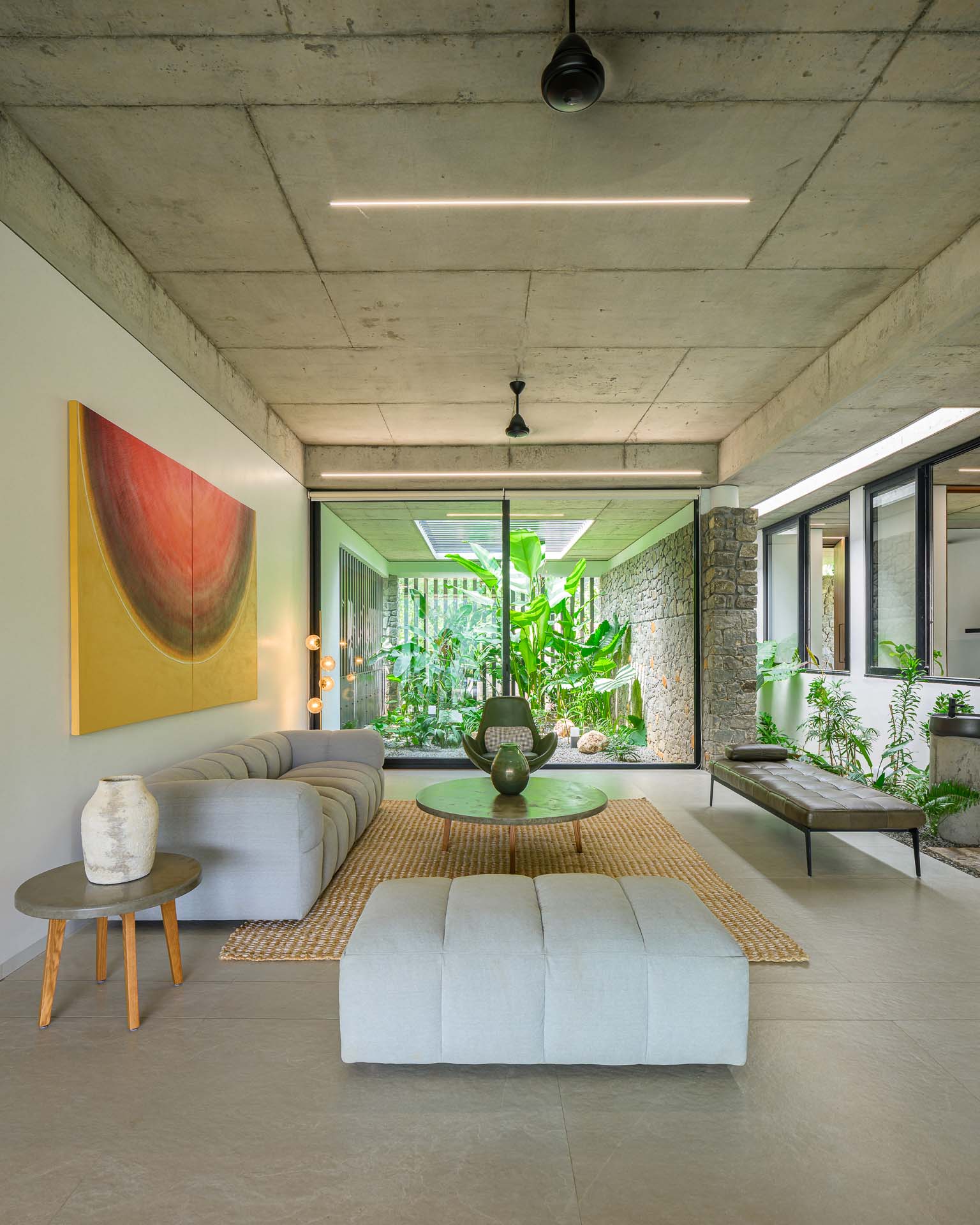 house-that-meets-the-river-31