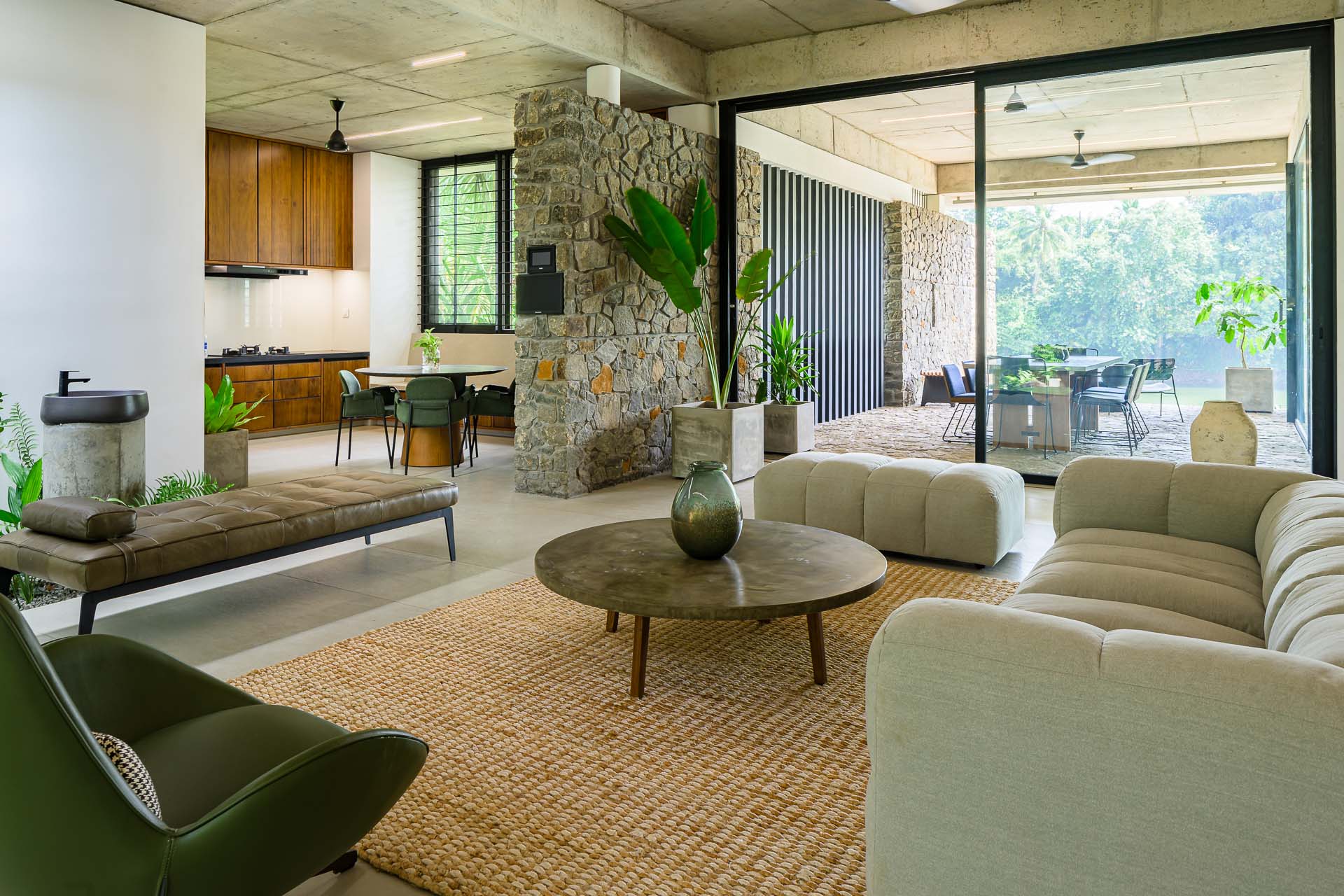 house-that-meets-the-river-37