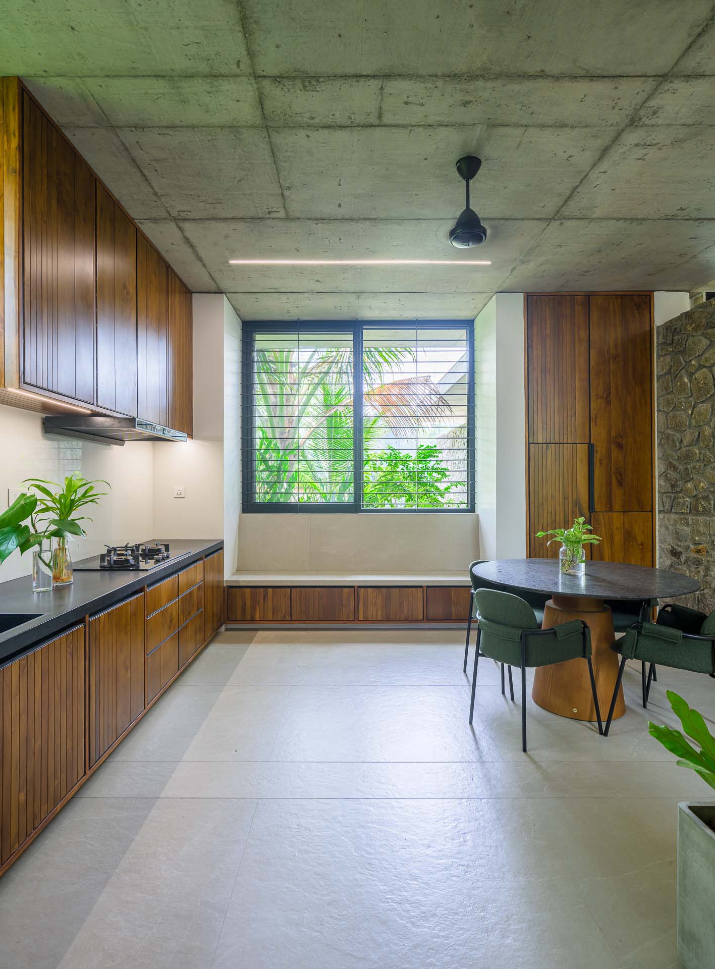 house-that-meets-the-river-41