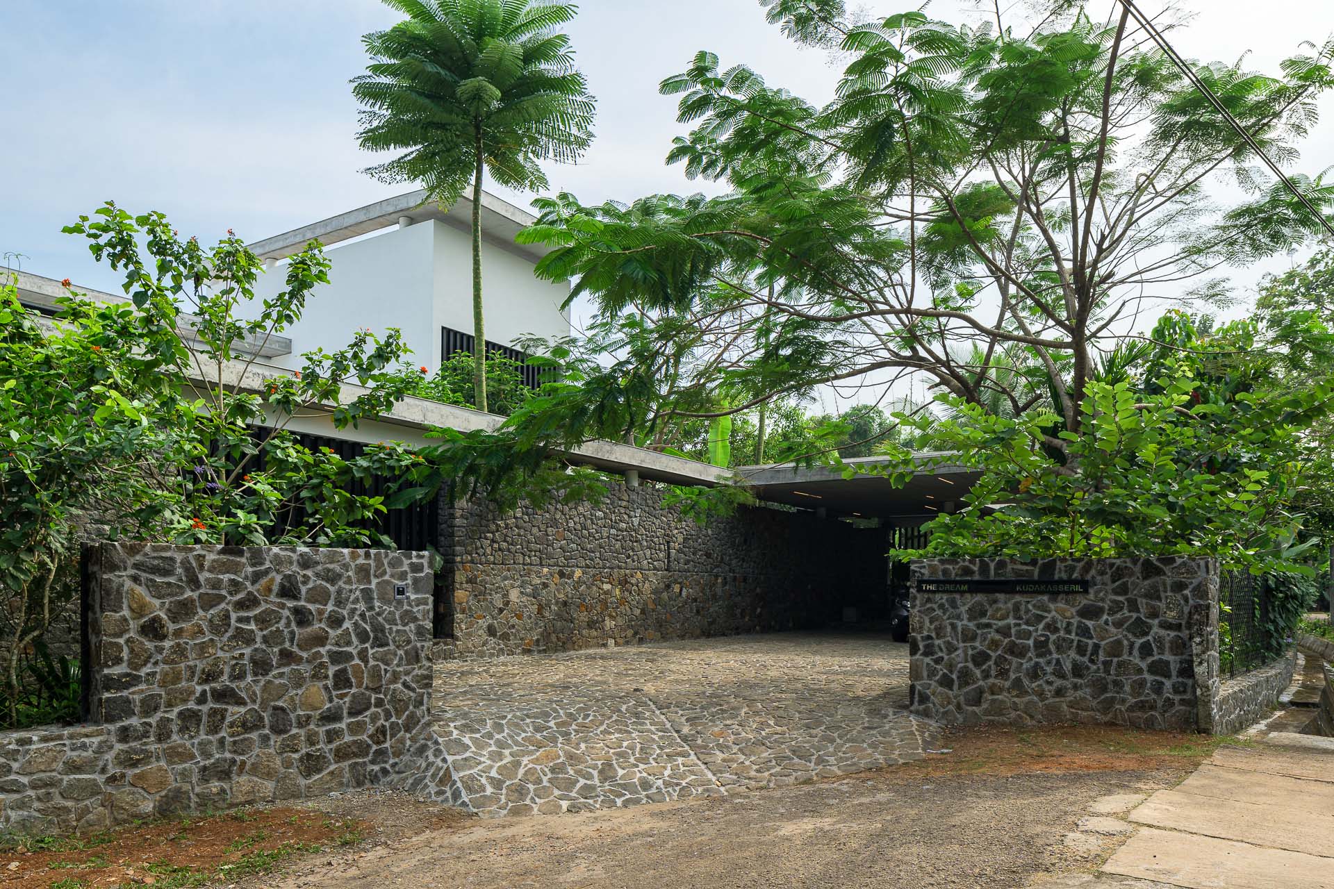 house-that-meets-the-river-7