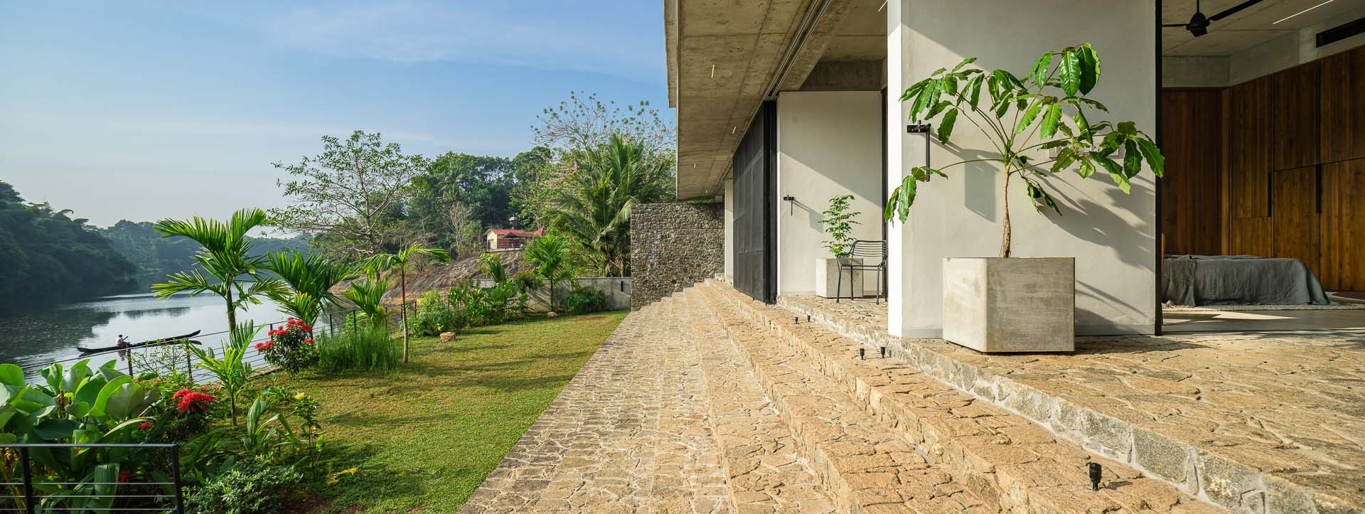 house-that-meets-the-river-49