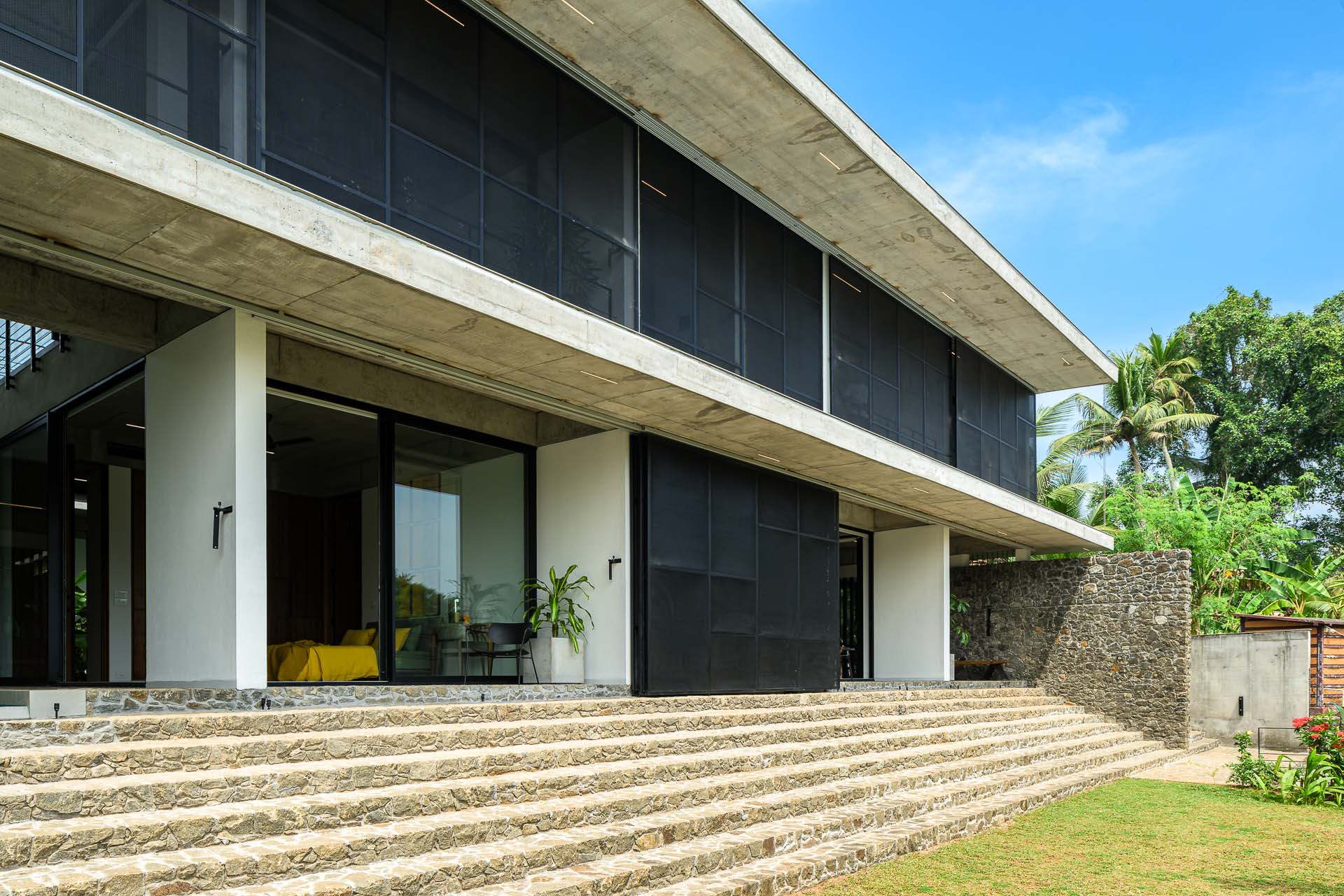 house-that-meets-the-river-51