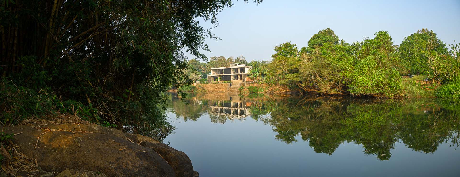 house-that-meets-the-river-53