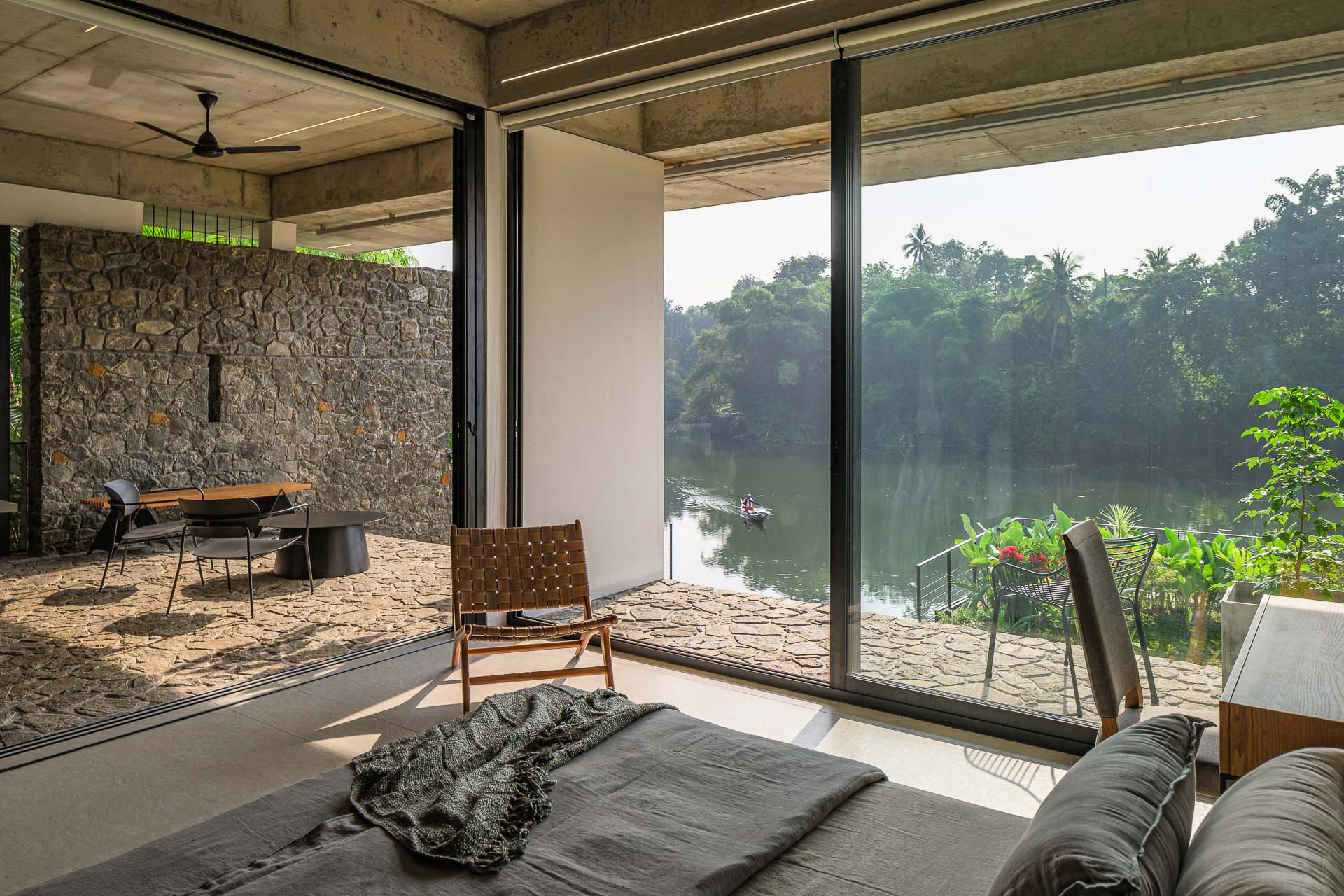 house-that-meets-the-river-55