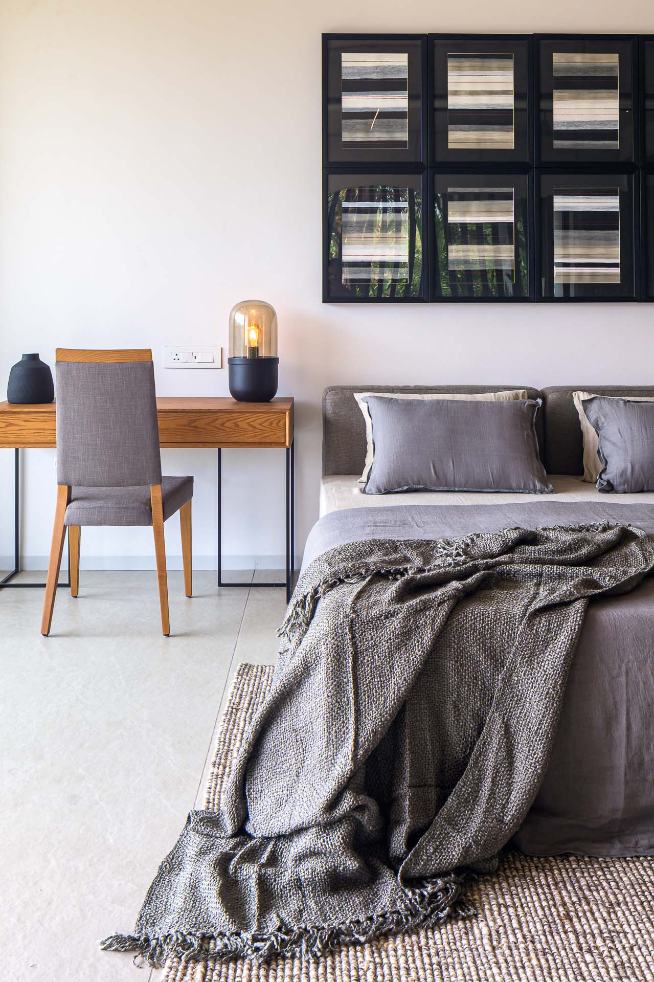 house-that-meets-the-river-57