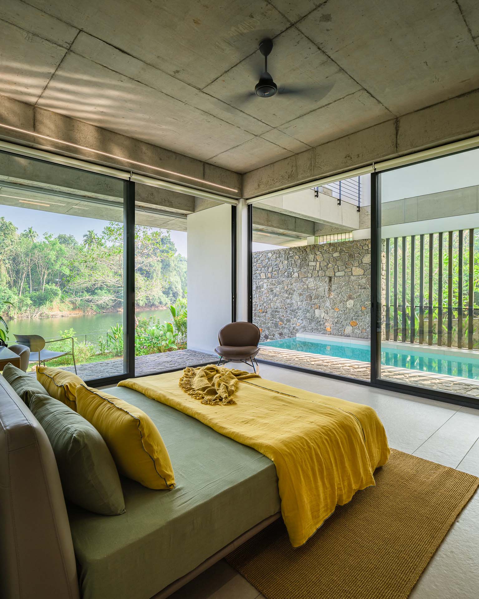 house-that-meets-the-river-62