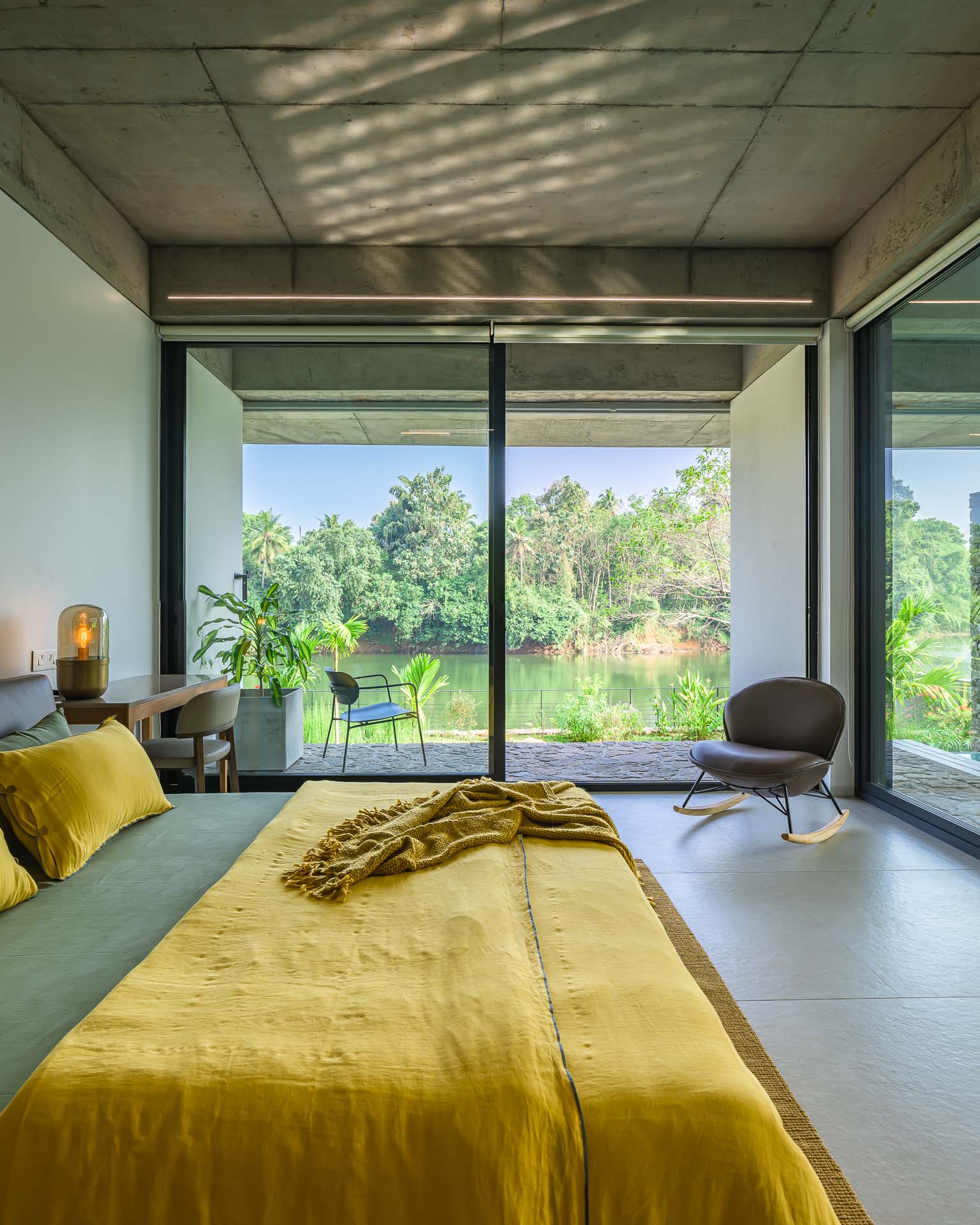 house-that-meets-the-river-63