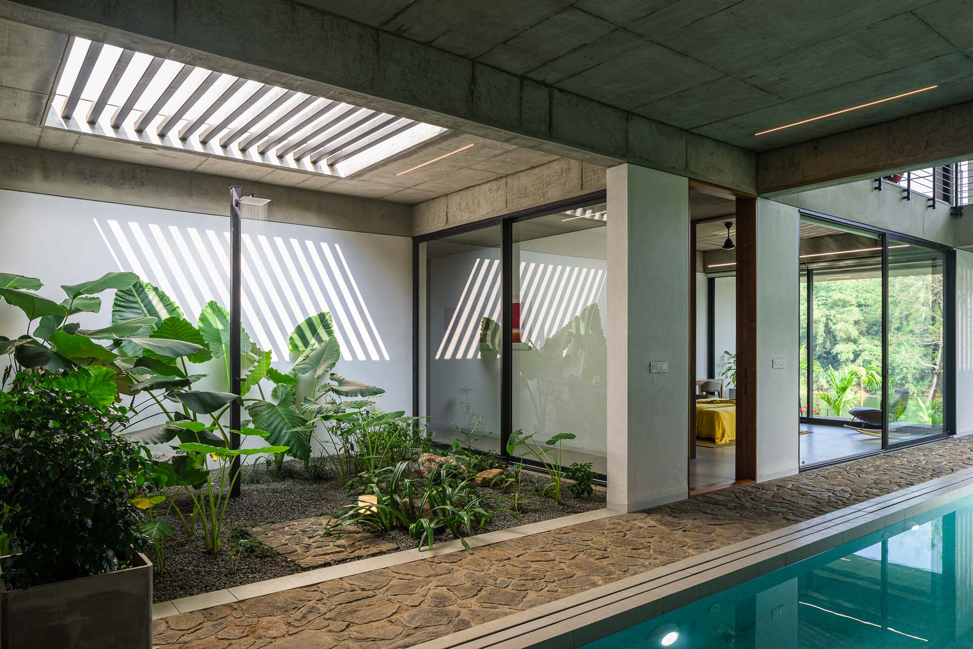 house-that-meets-the-river-68