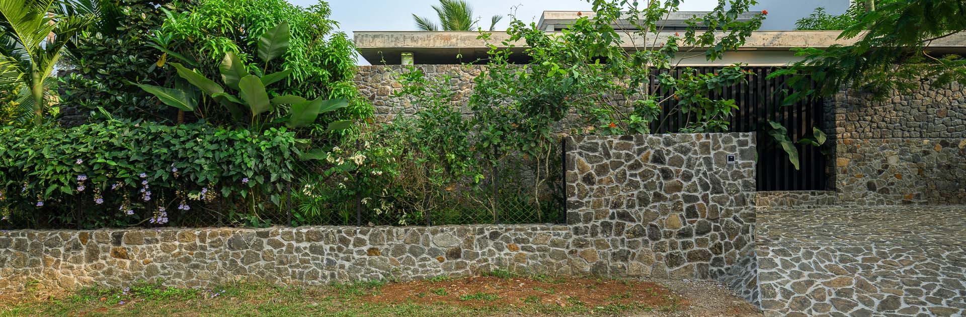 house-that-meets-the-river-10