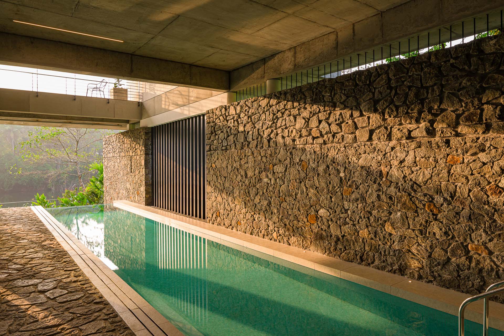 house-that-meets-the-river-72