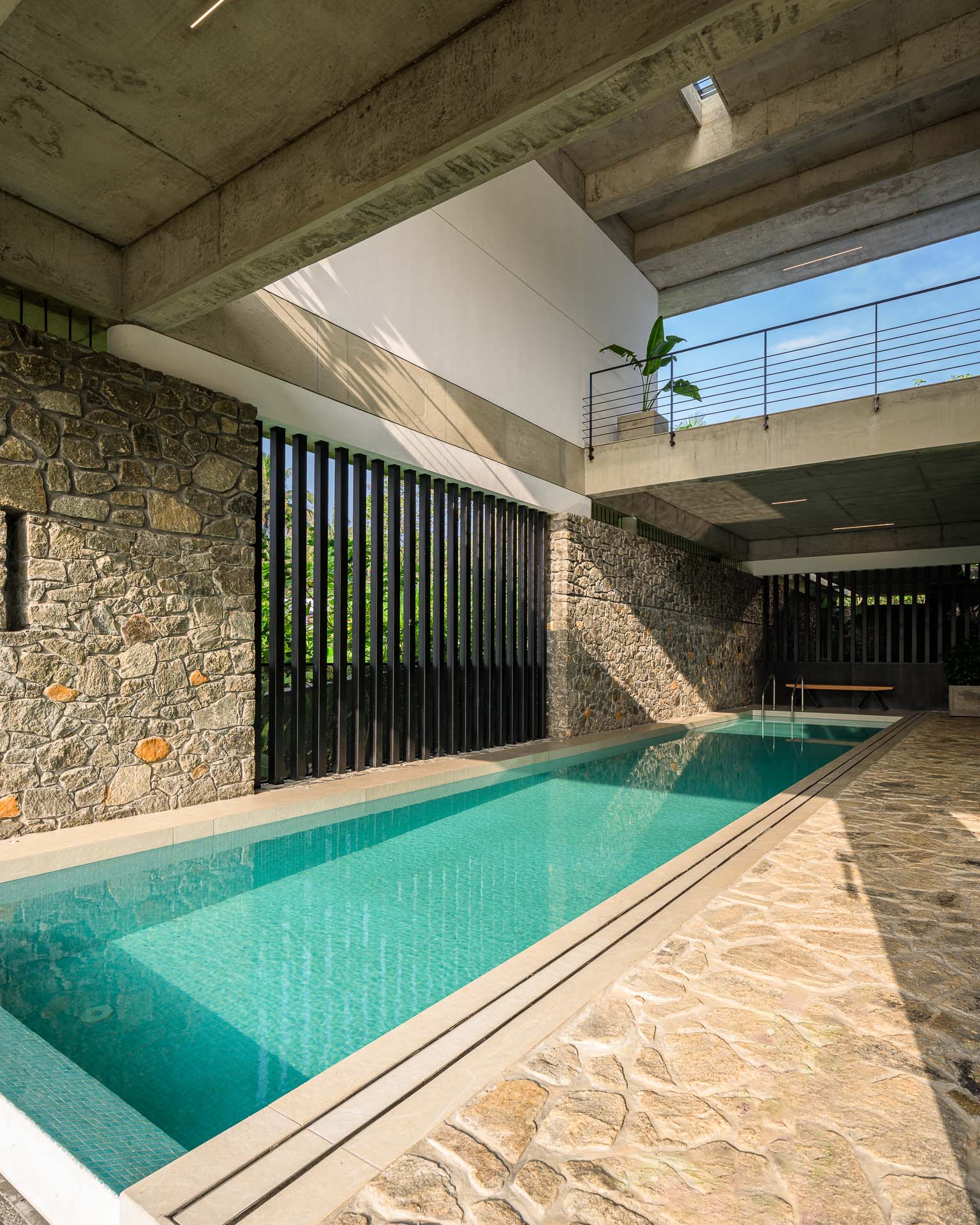 house-that-meets-the-river-74