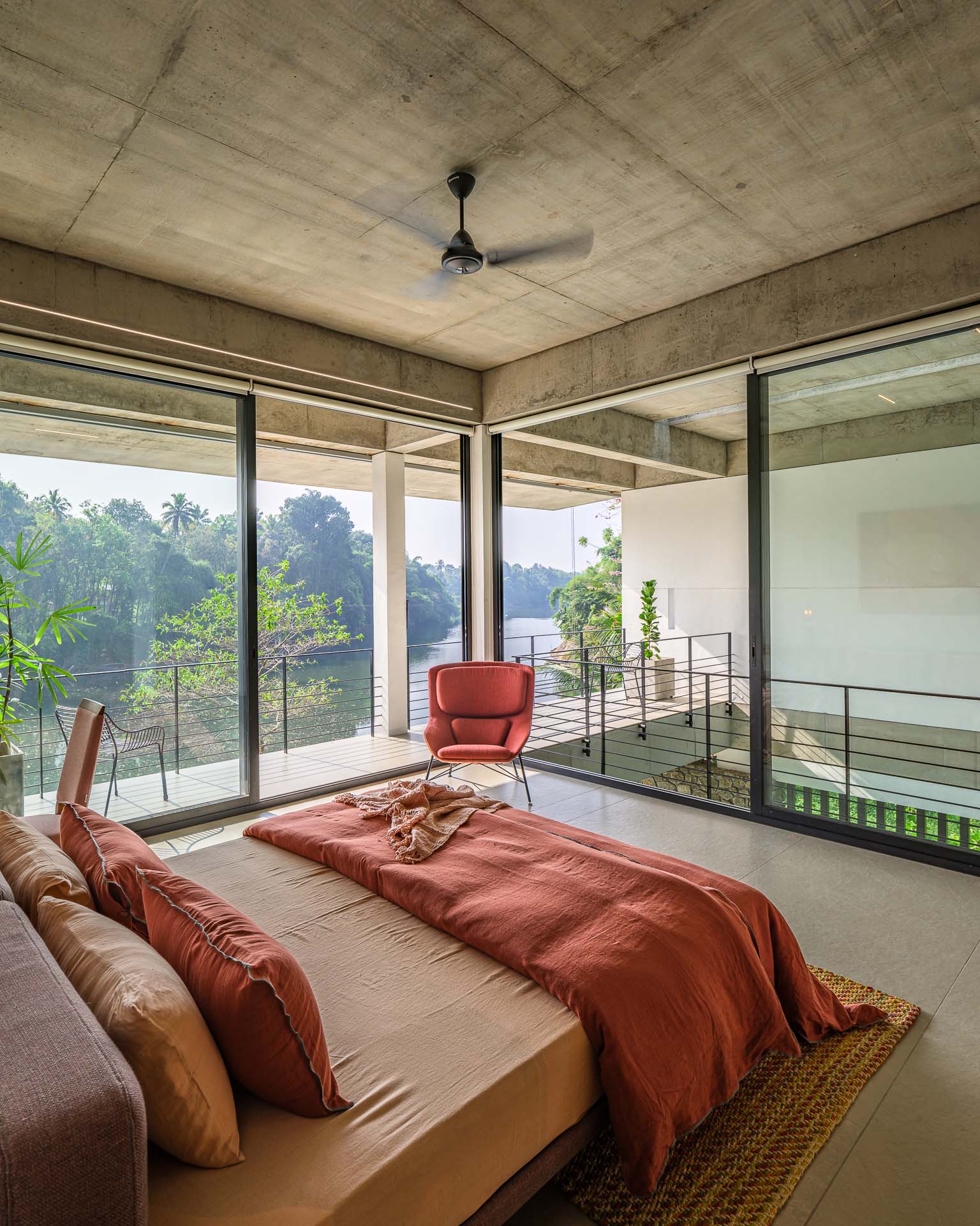 house-that-meets-the-river-77