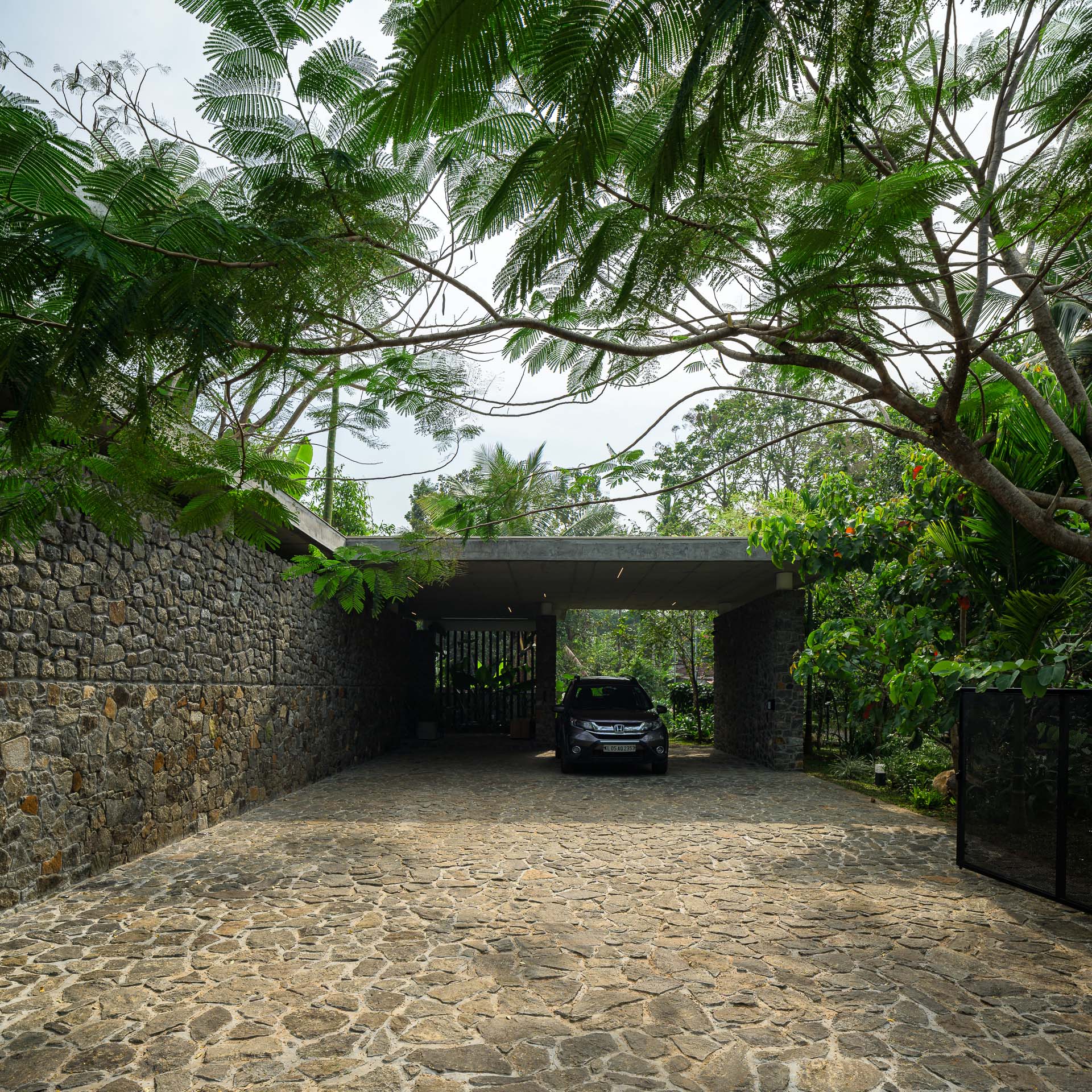 house-that-meets-the-river-11