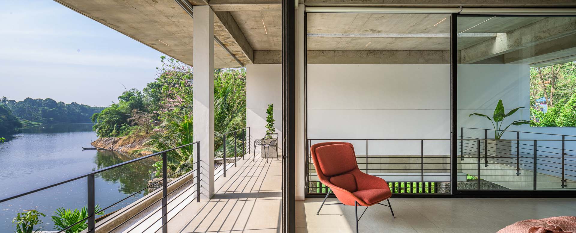 house-that-meets-the-river-82