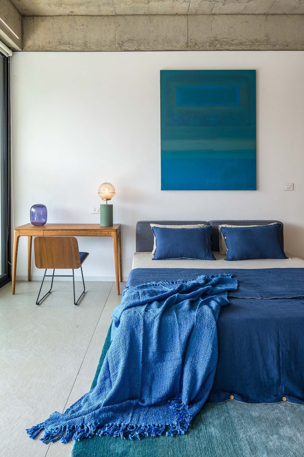 house-that-meets-the-river-84