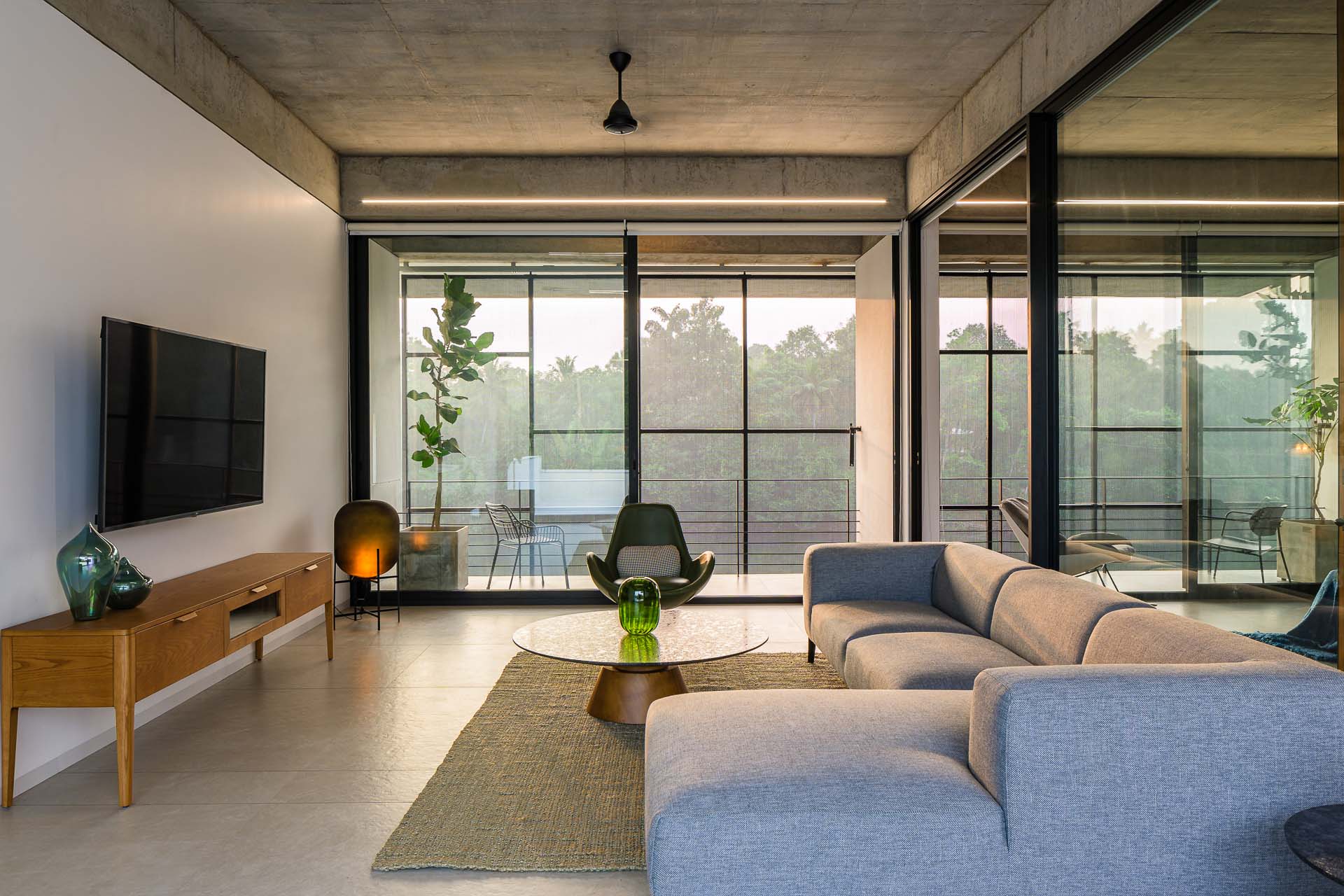 house-that-meets-the-river-89