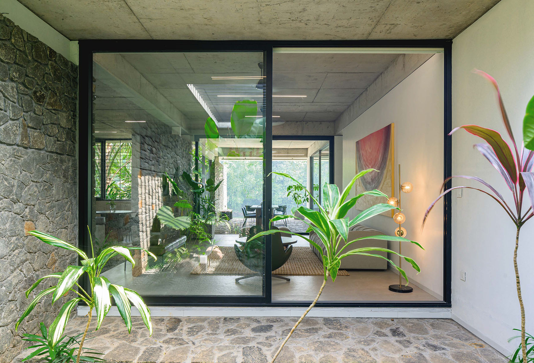 design-anthology-london-features-the-house-that-meets-the-river-4